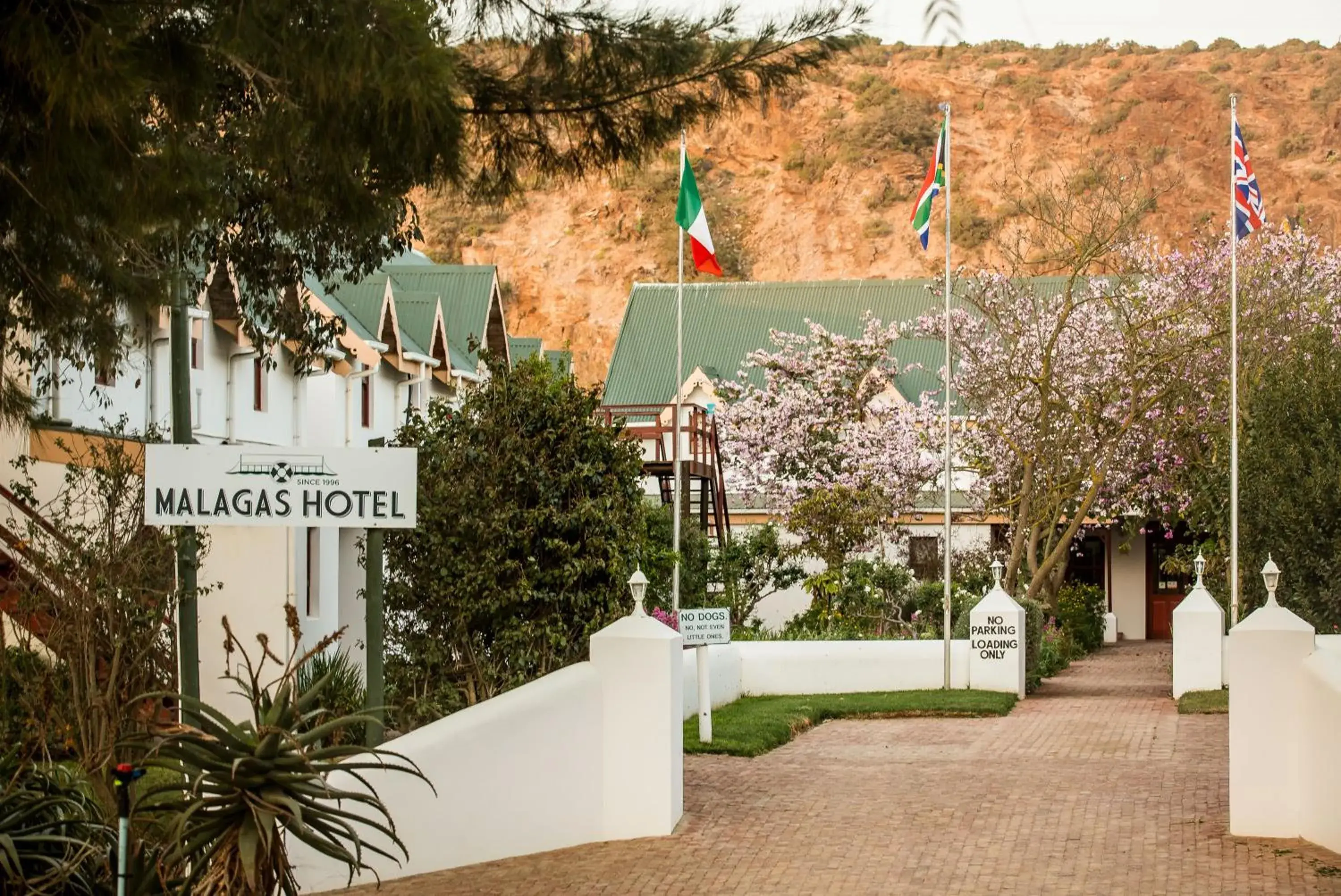 Facade/entrance in Malagas Hotel Facade/entrance in Malagas Hotel