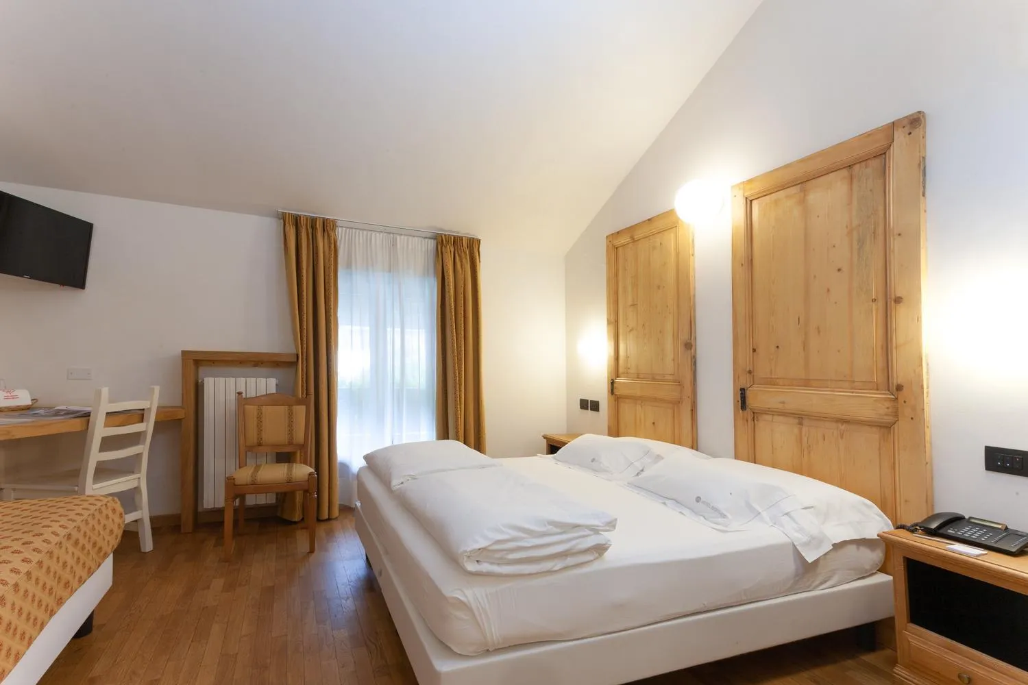 Bed in Hotel Berthod