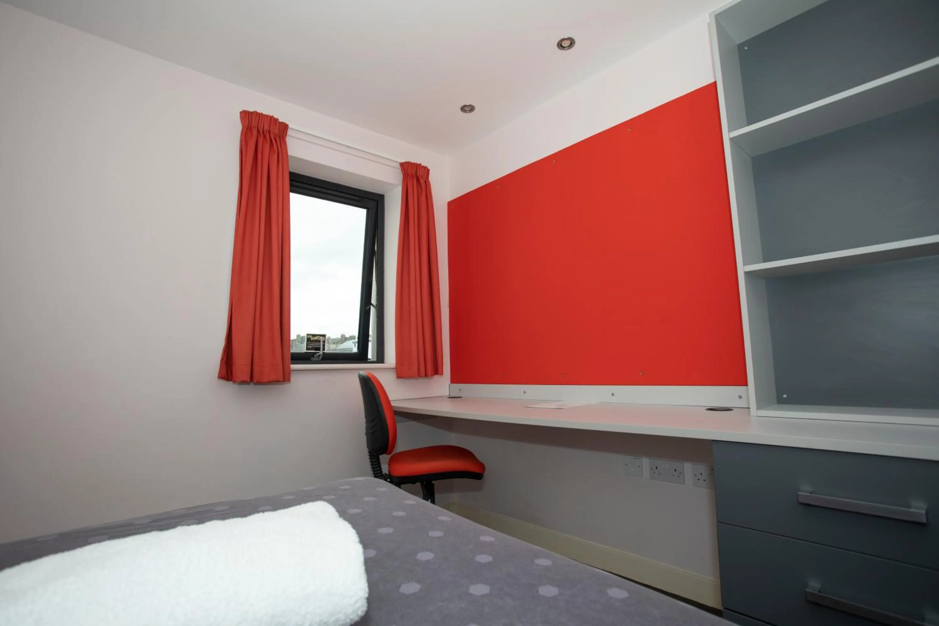 Bedroom in Beaverbank Place - Campus Residence