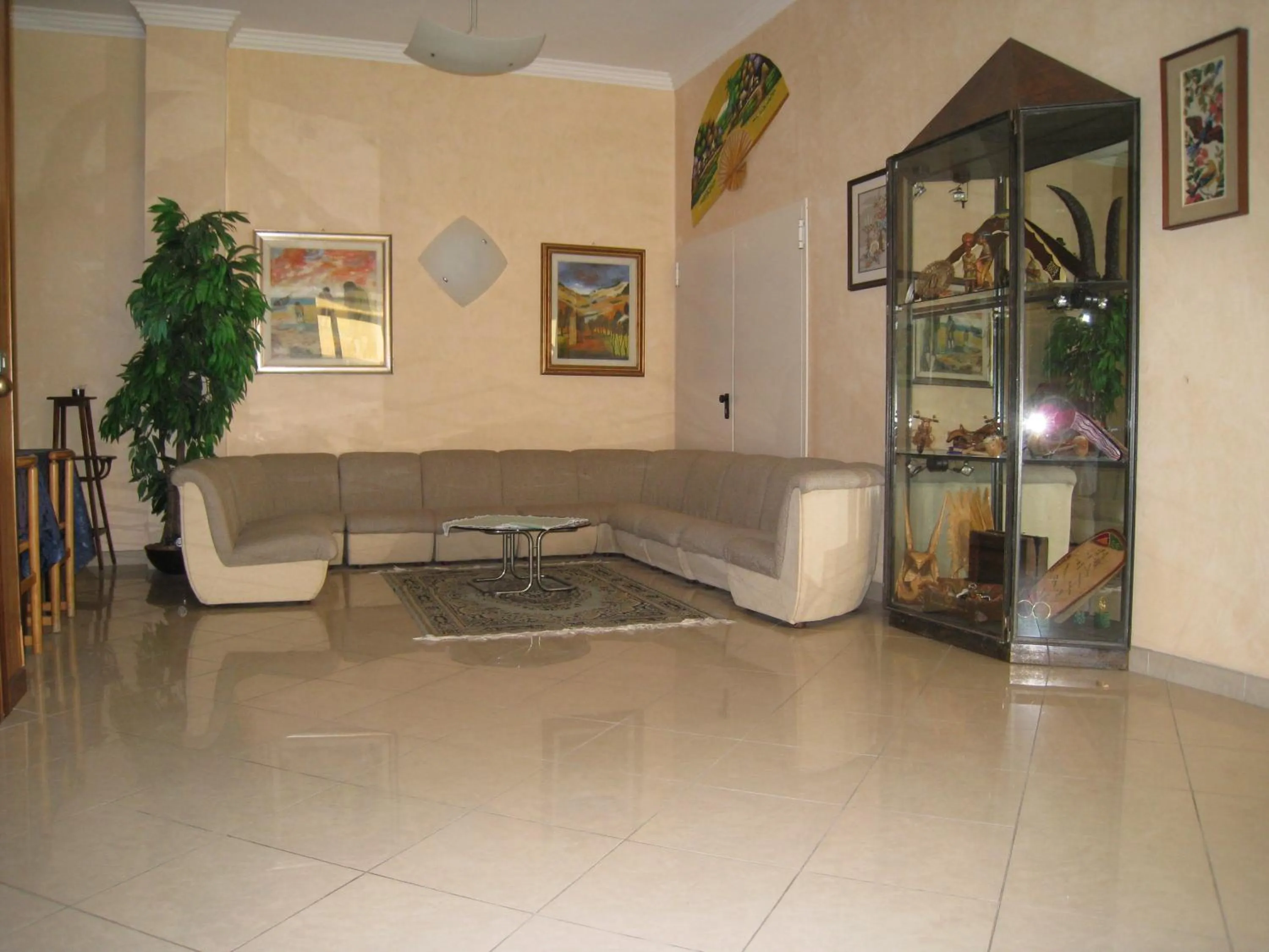 Lobby or reception in Hotel Boomerang - Check-in & Meals in front at hotel Sporting