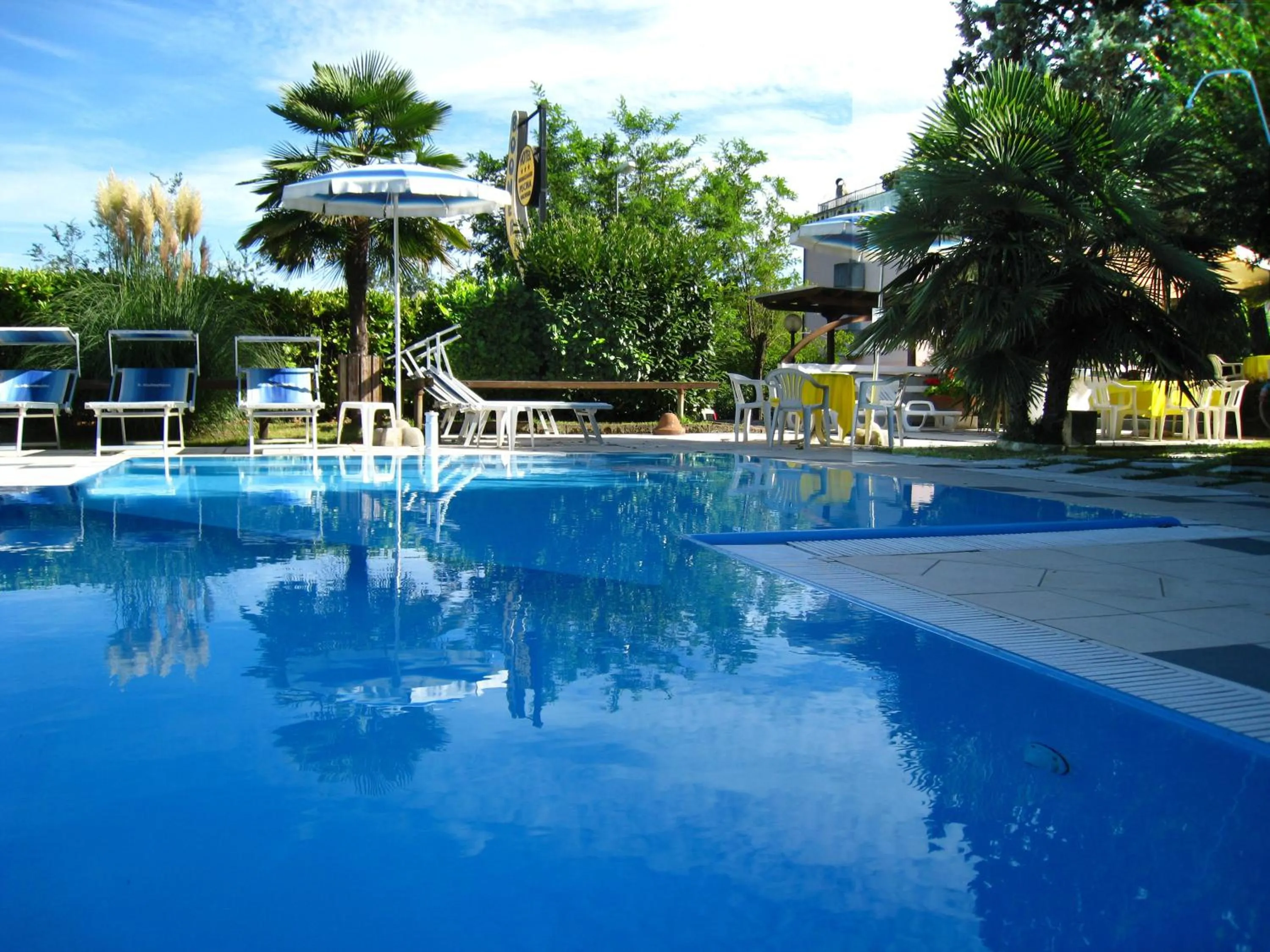 Pool view in Hotel Boomerang - Check-in & Meals in front at hotel Sporting