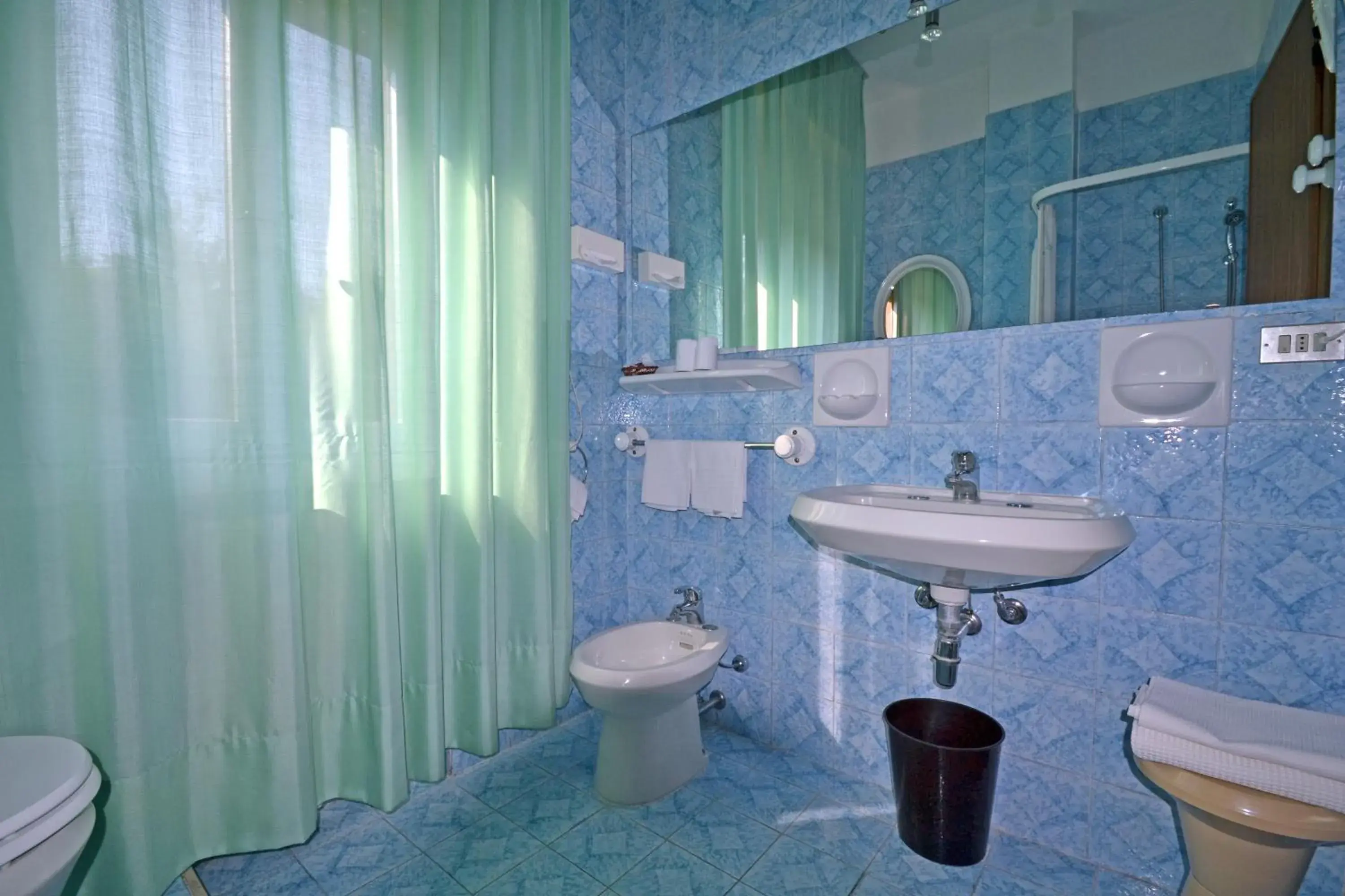 Hotel Boomerang - Check-in & Meals in front at hotel Sporting Hotel Boomerang - Check-in & Meals in front at hotel Sporting