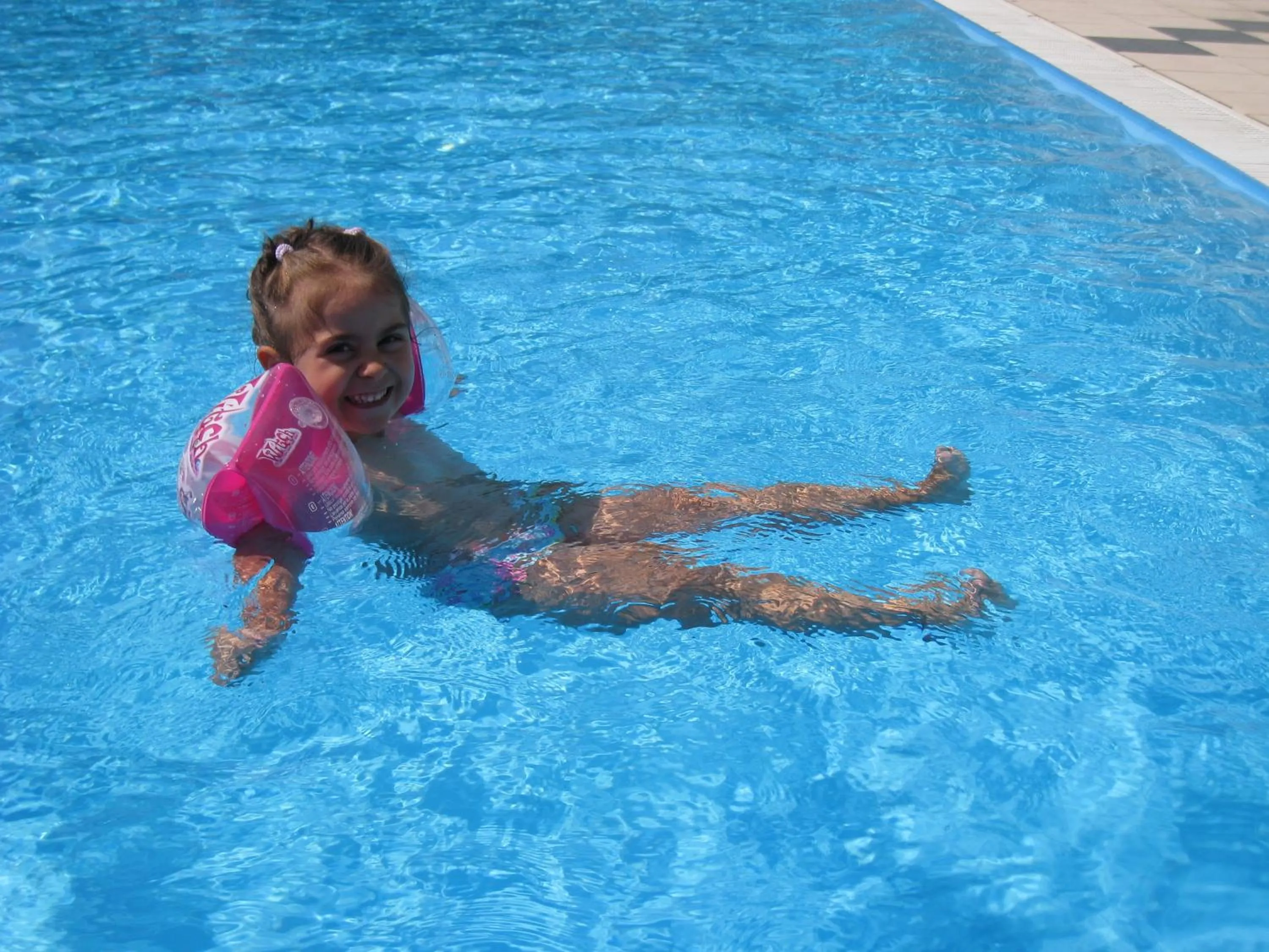 Swimming pool in Hotel Boomerang - Check-in & Meals in front at hotel Sporting
