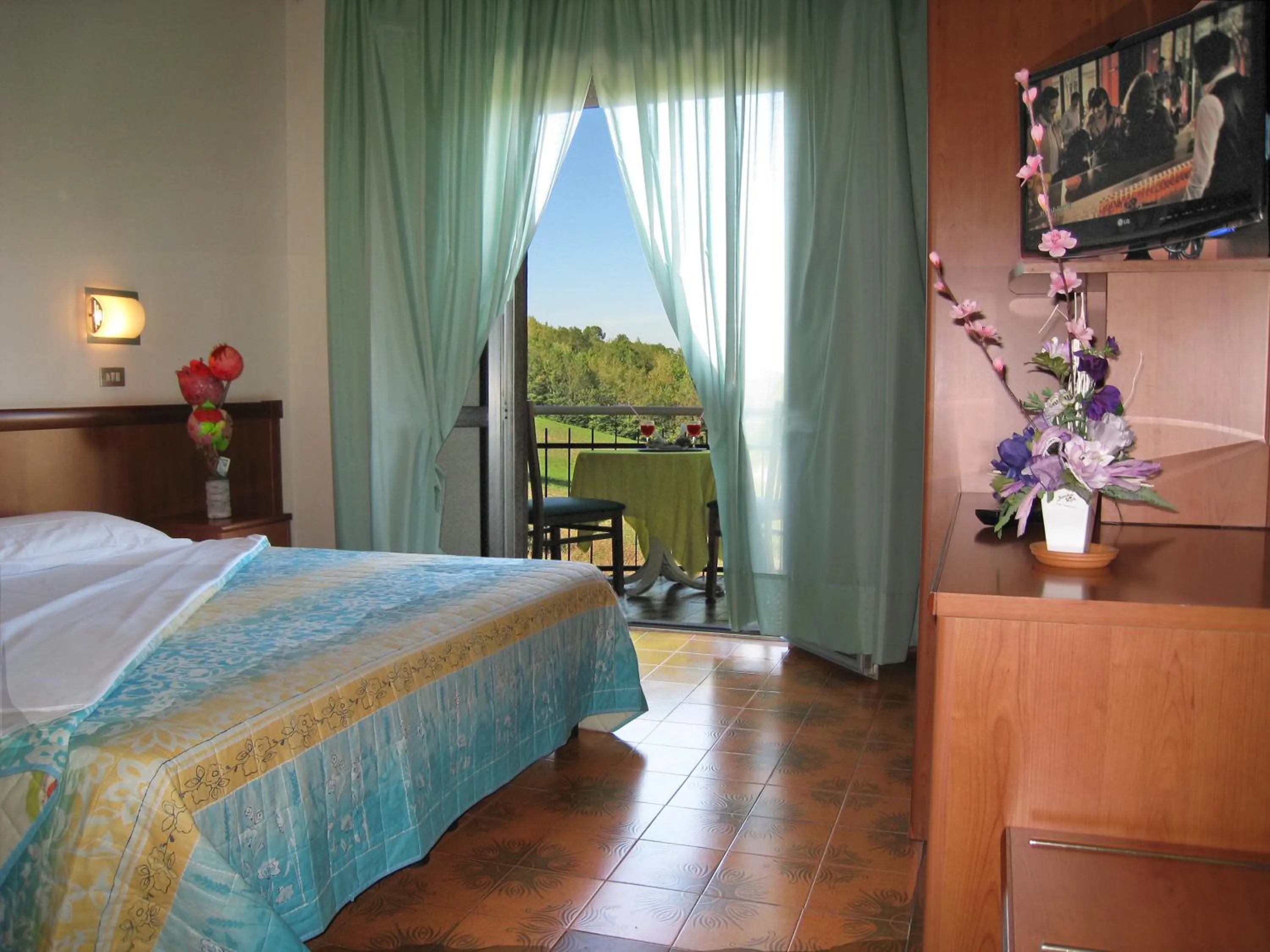 Bed in Hotel Boomerang - Check-in & Meals in front at hotel Sporting