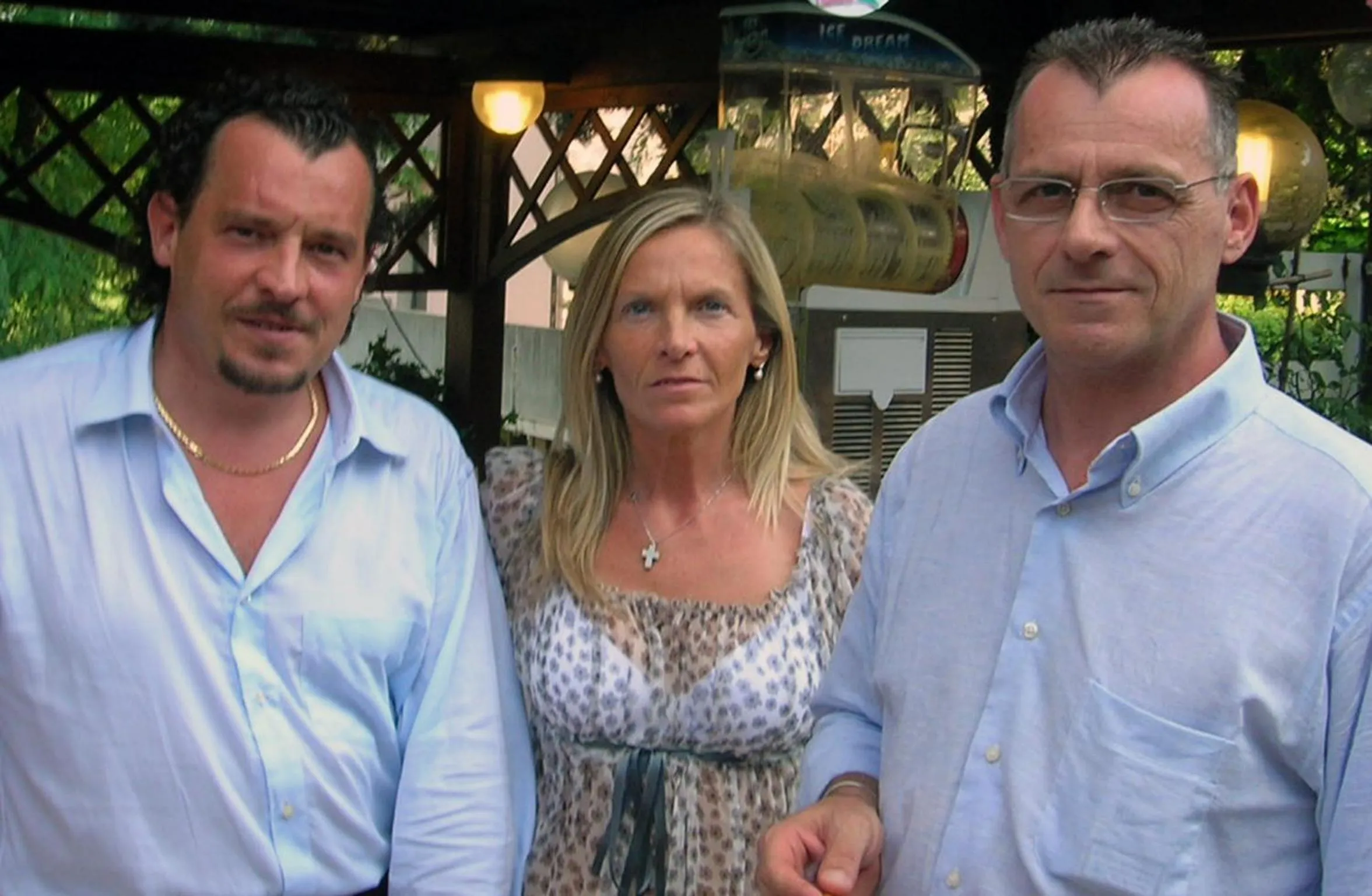 Staff in Hotel Boomerang - Check-in & Meals in front at hotel Sporting