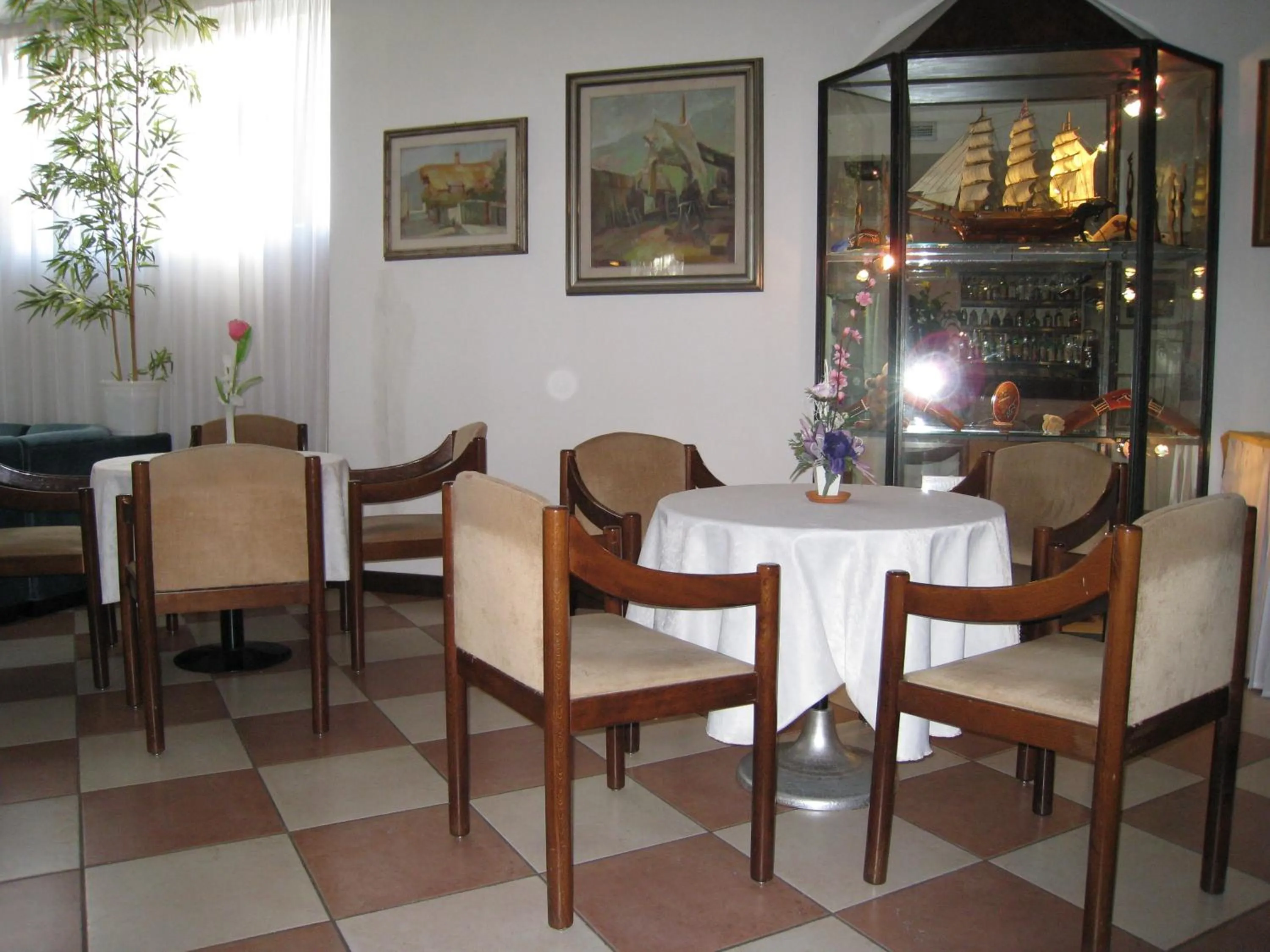 Lobby or reception in Hotel Boomerang - Check-in & Meals in front at hotel Sporting