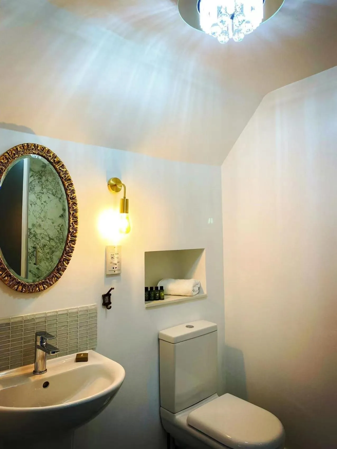 Bathroom in Chapter One