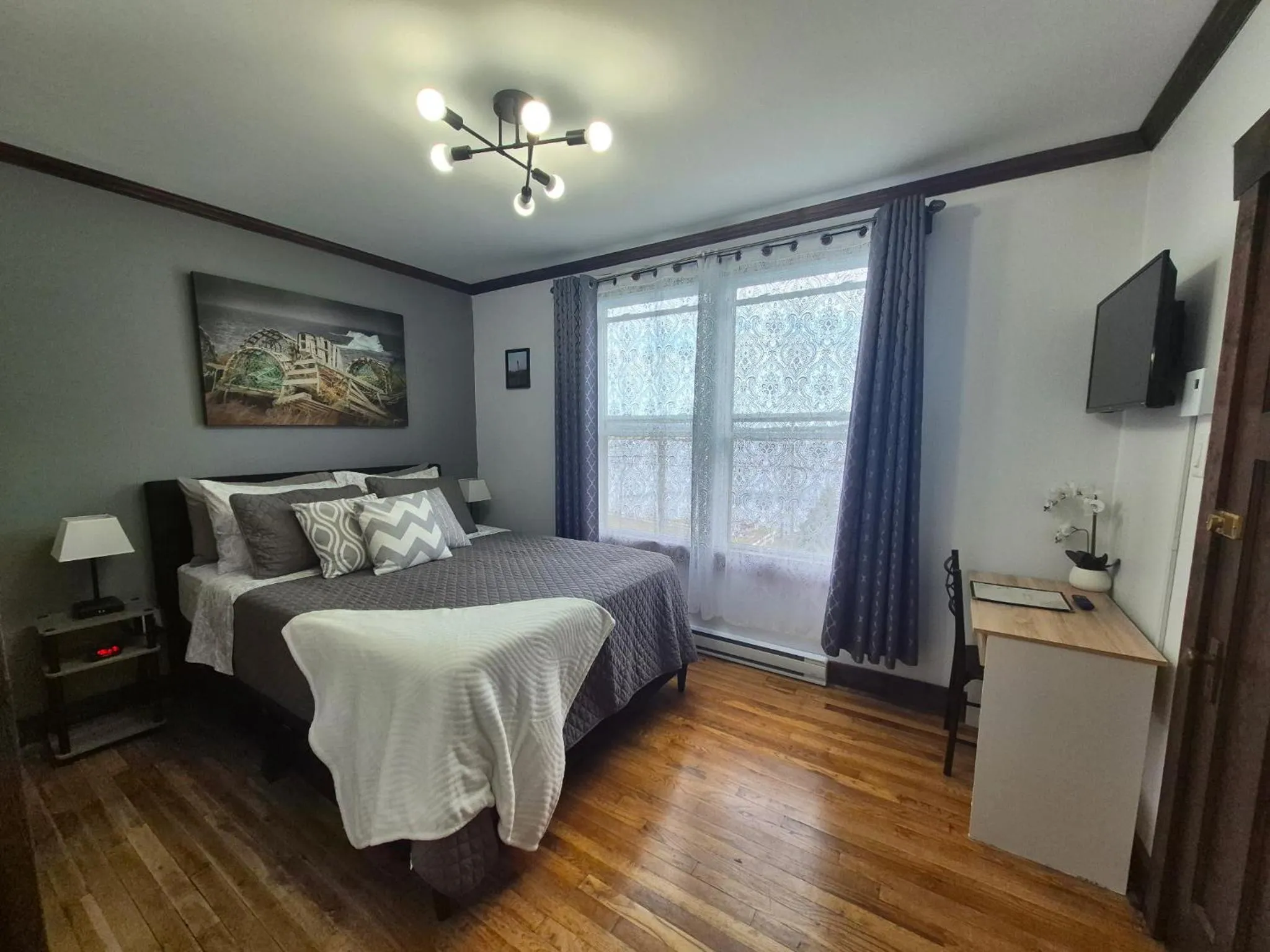 Bed in The Harbourside Inn