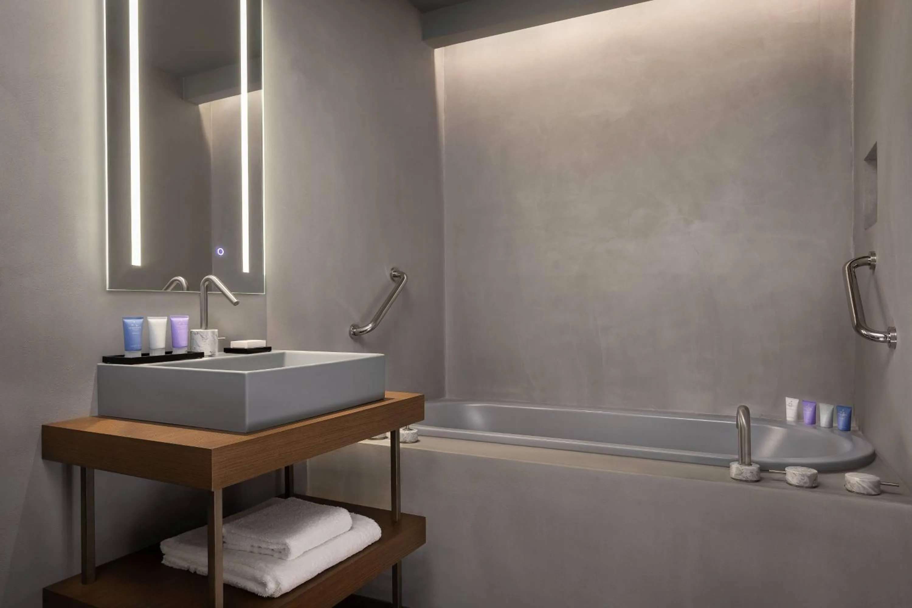 Bathroom in Grand Universe Lucca, Autograph Collection