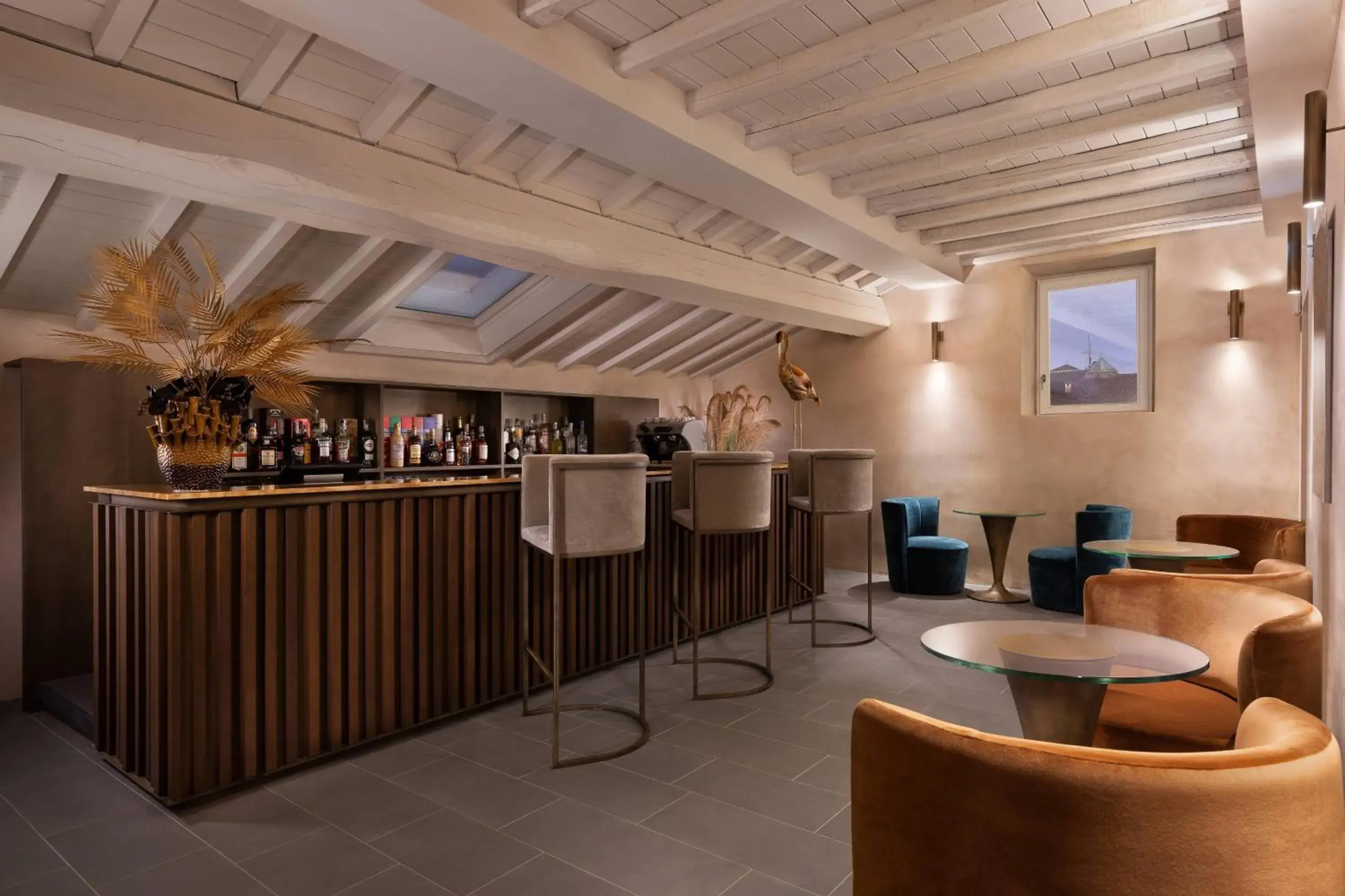 Lounge or bar in Grand Universe Lucca, Autograph Collection Lounge or bar in Grand Universe Lucca, Autograph Collection
