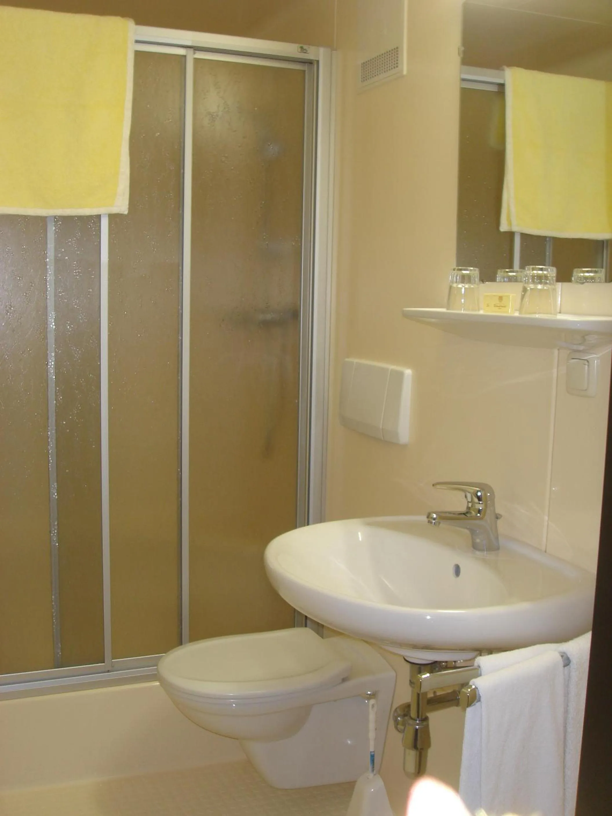 Bathroom in Schmittental Pension Self-Check-In