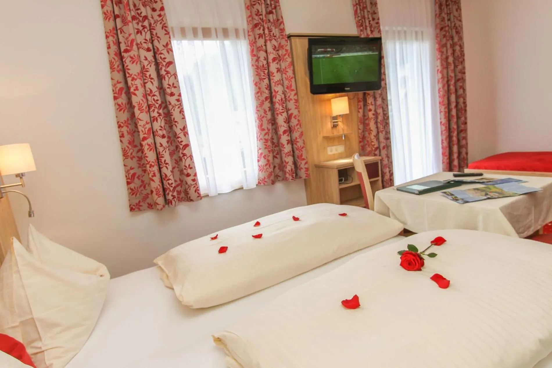 Photo of the whole room in Schmittental Pension Self-Check-In