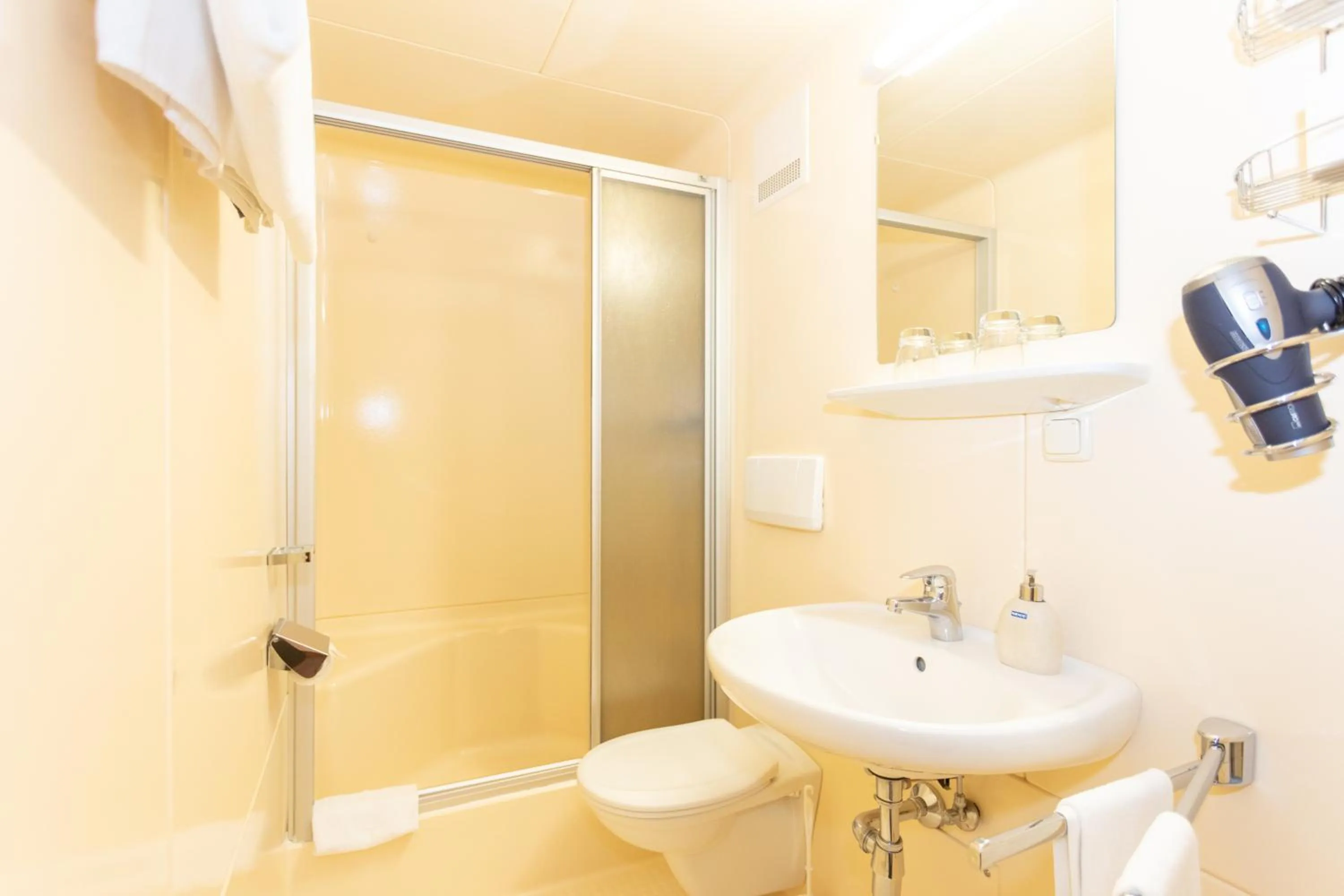 Bathroom in Schmittental Pension Self-Check-In