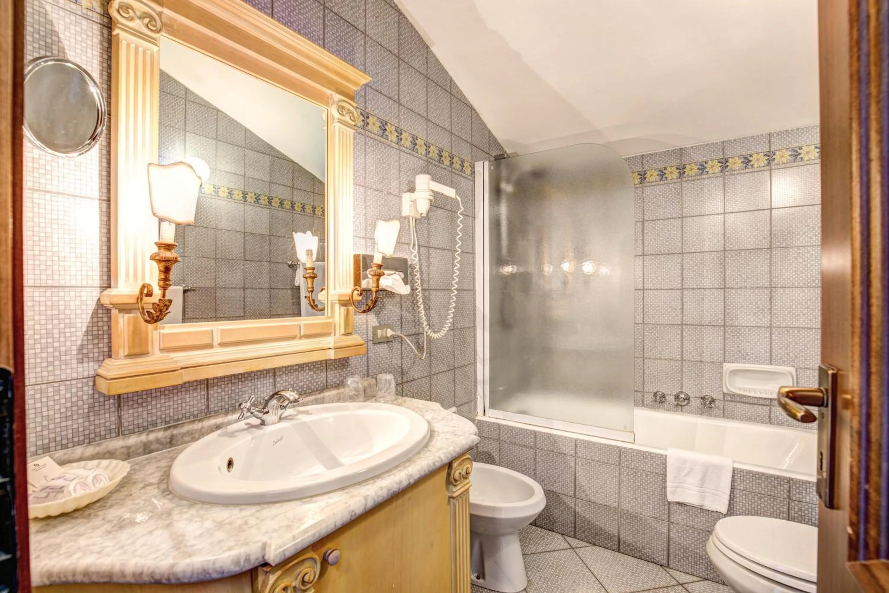 Bathroom in Palatium Mari