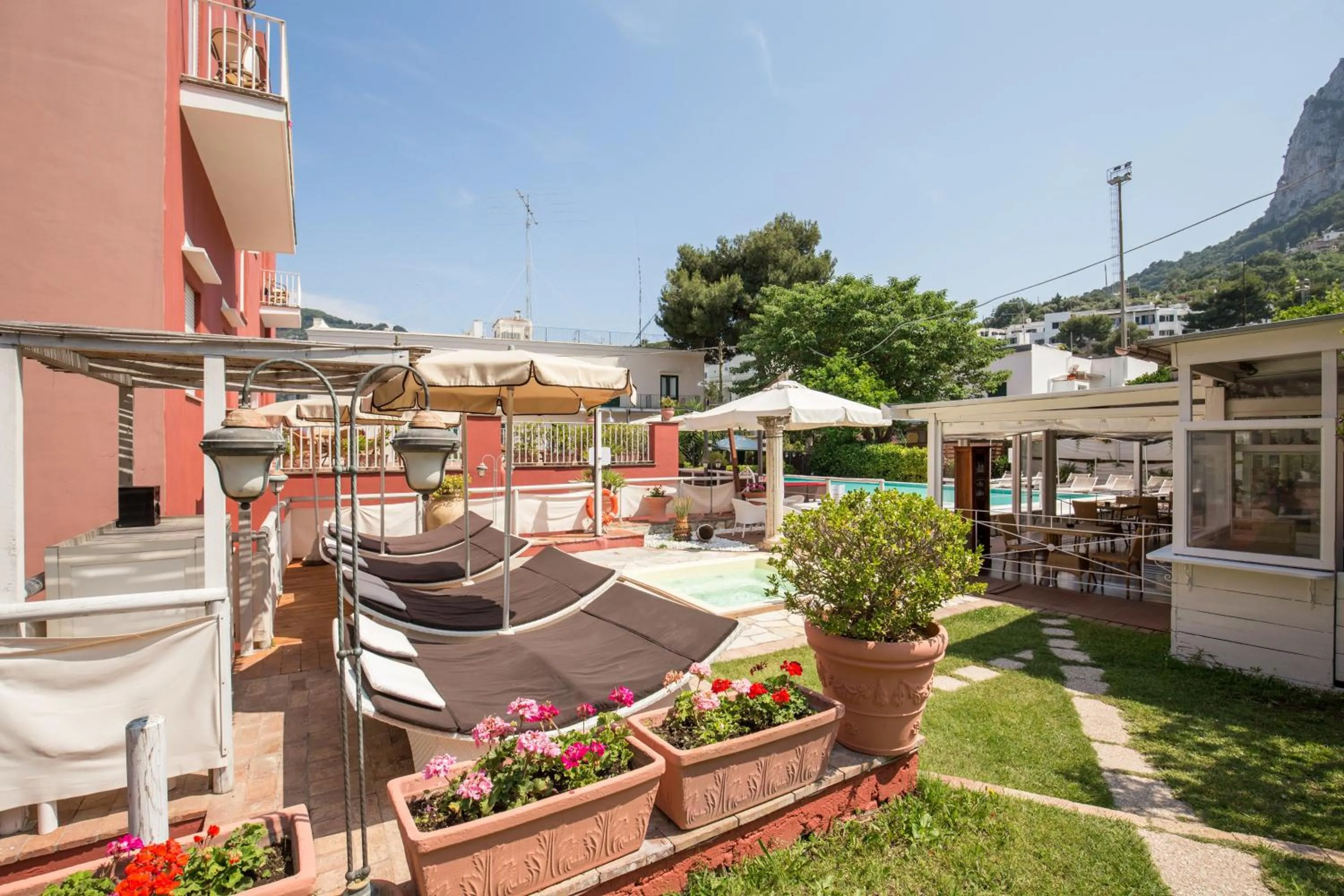 Other in Palatium Mari