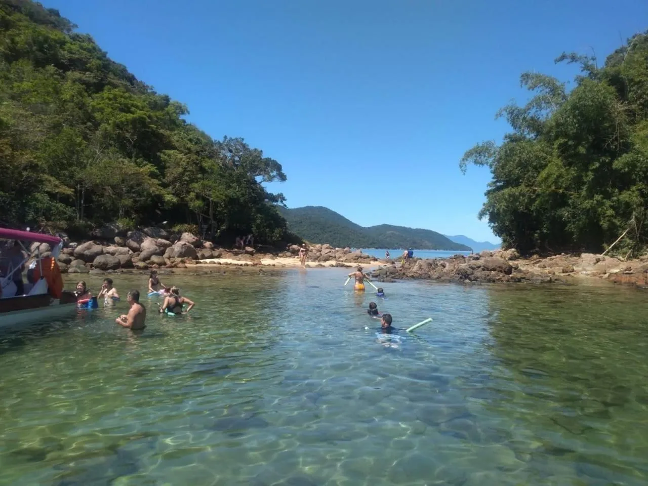 Natural landscape in Bela Casa Quartos e Hostel Ilha Grande