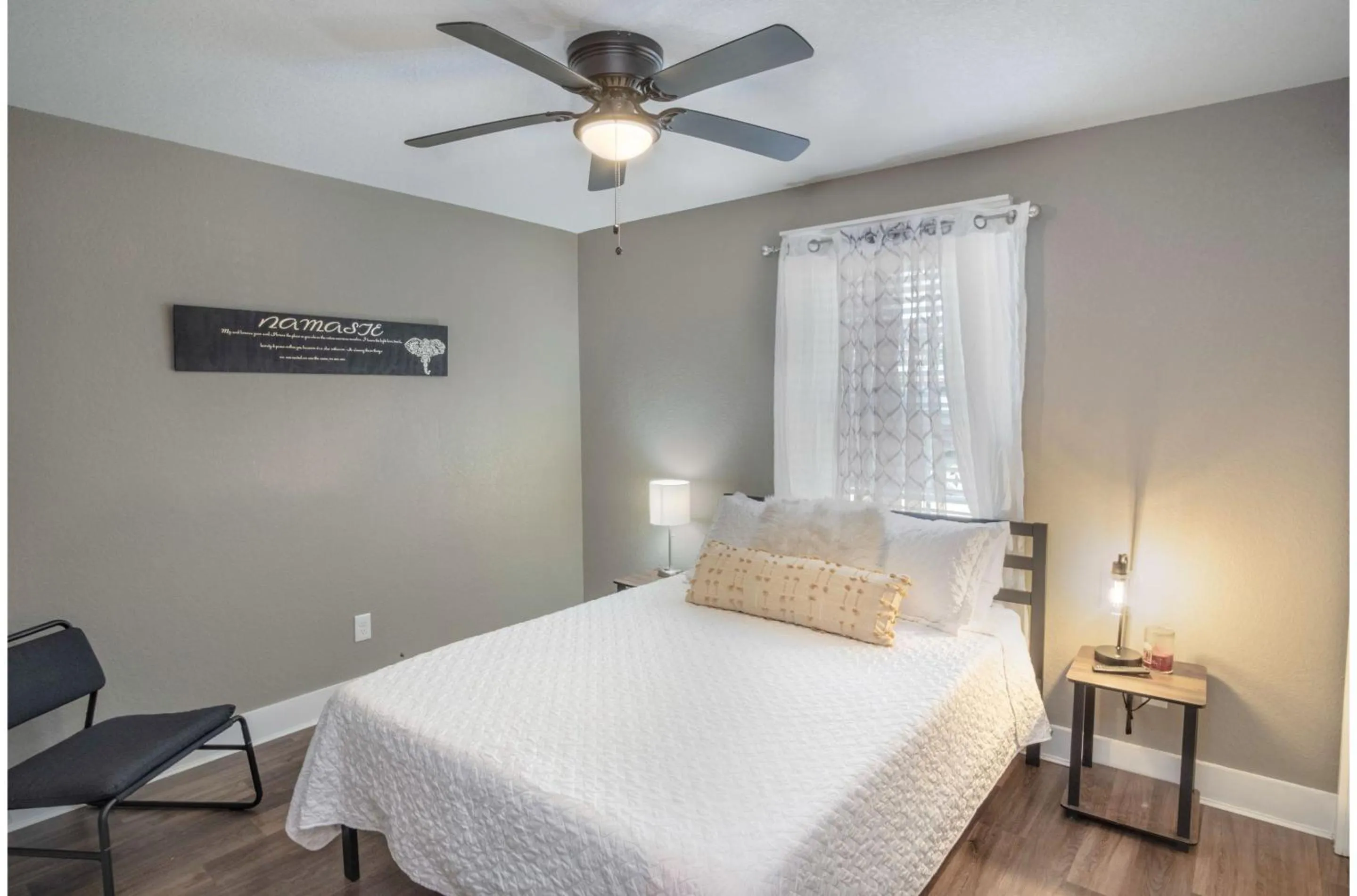 Bed in Lovely 3 BR Home Only 9 Minutes from Downtown