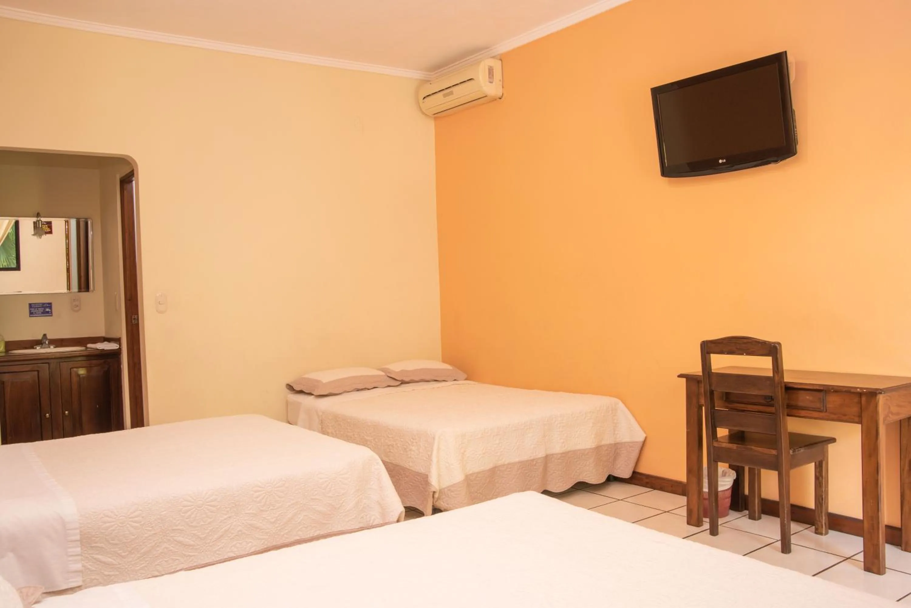 TV and multimedia, Bed in Hotel El Arco