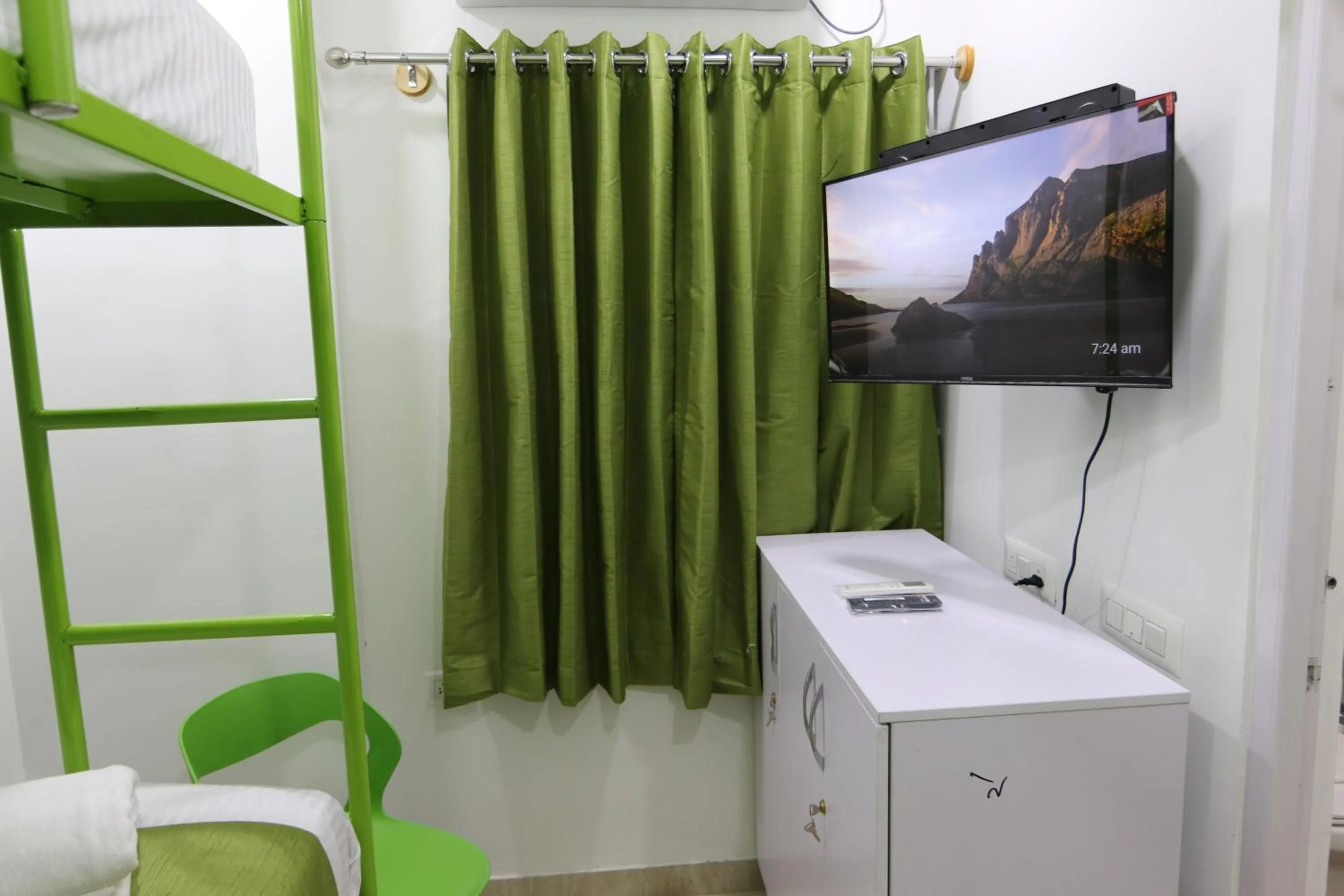 TV and multimedia in Athulya Stays