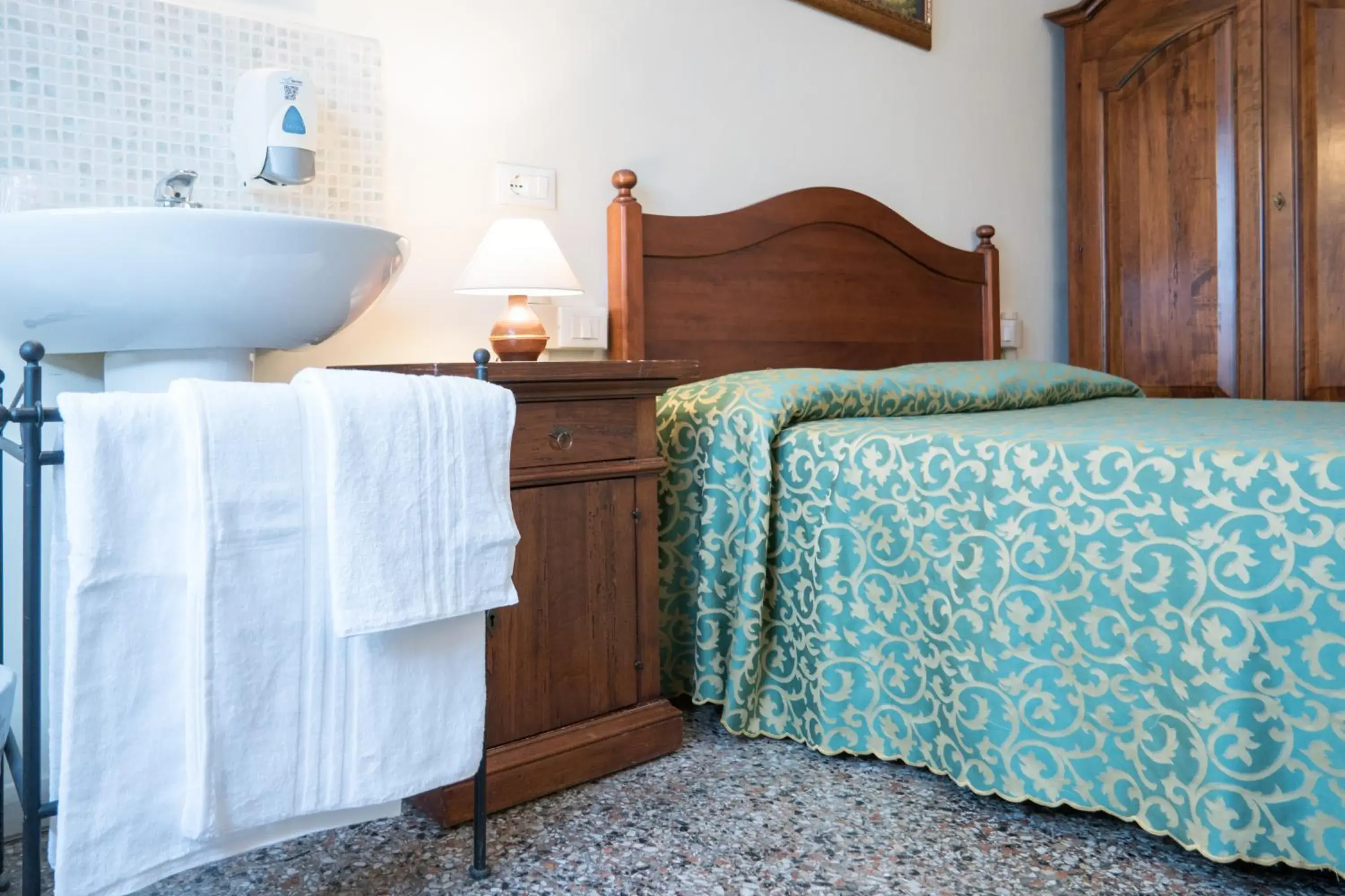 Double Room with Shared Bathroom in Corte Canal Venice Double Room with Shared Bathroom in Corte Canal Venice