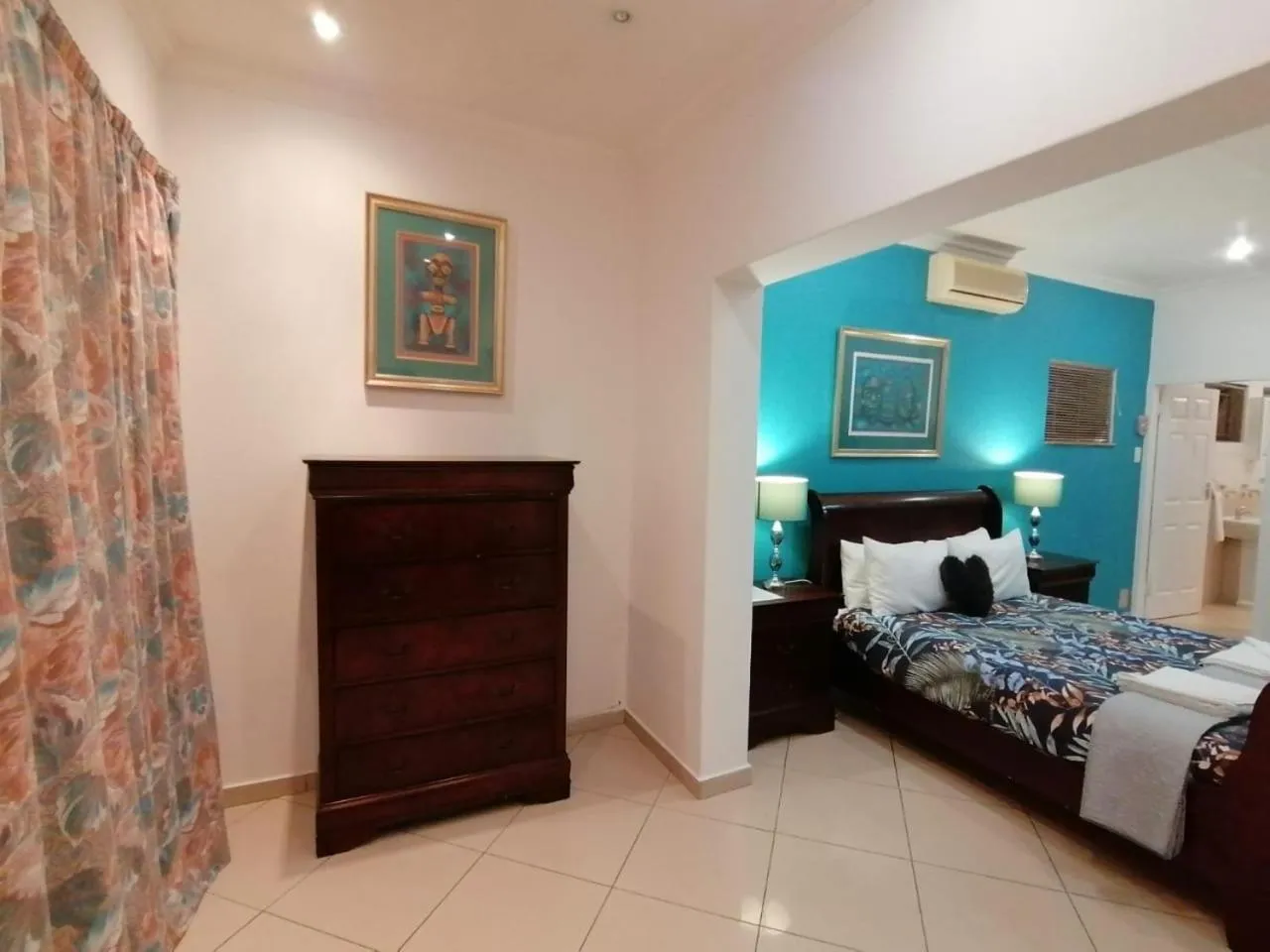 Photo of the whole room, Bed in Palm View Guest House