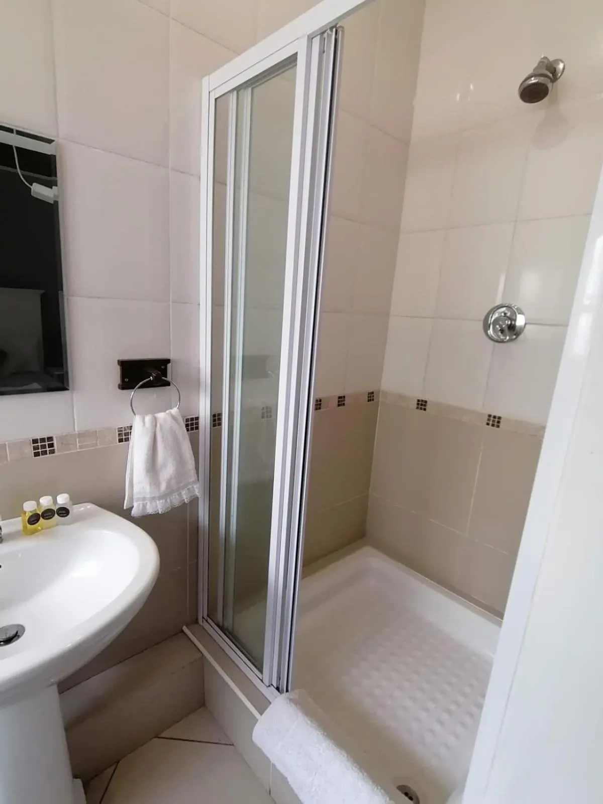 Bathroom in Palm View Guest House