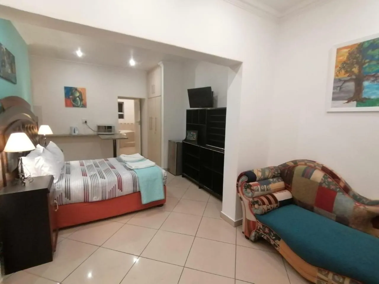 Photo of the whole room, Bed in Palm View Guest House