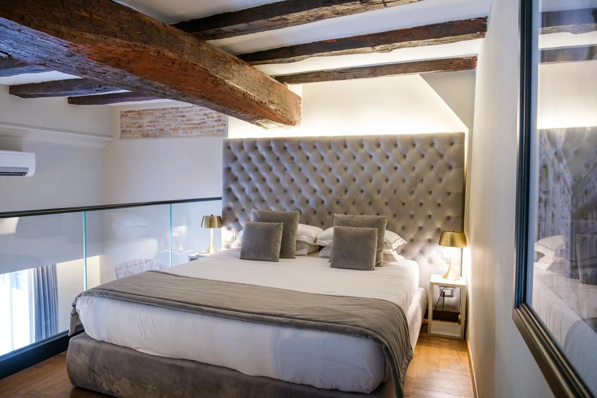 Bed in Antico Albergo del Sole al Pantheon