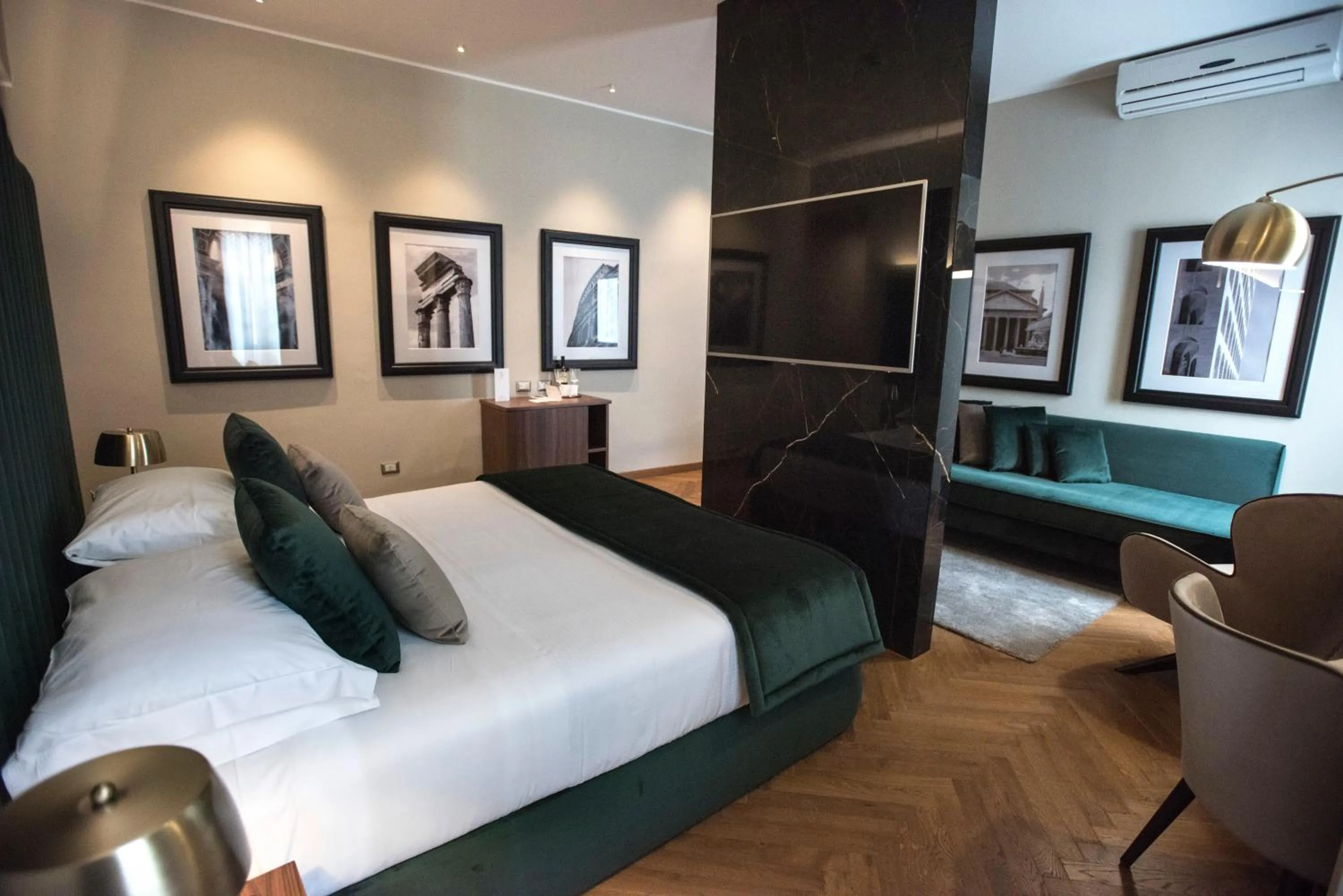 TV and multimedia, Bed in Antico Albergo del Sole al Pantheon