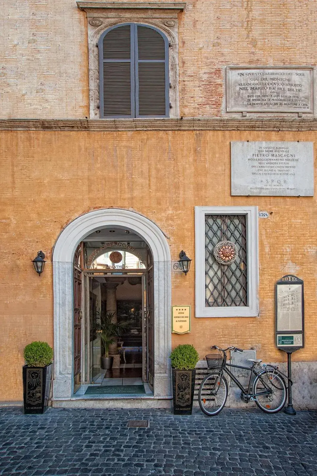 Facade/entrance in Antico Albergo del Sole al Pantheon Facade/entrance in Antico Albergo del Sole al Pantheon