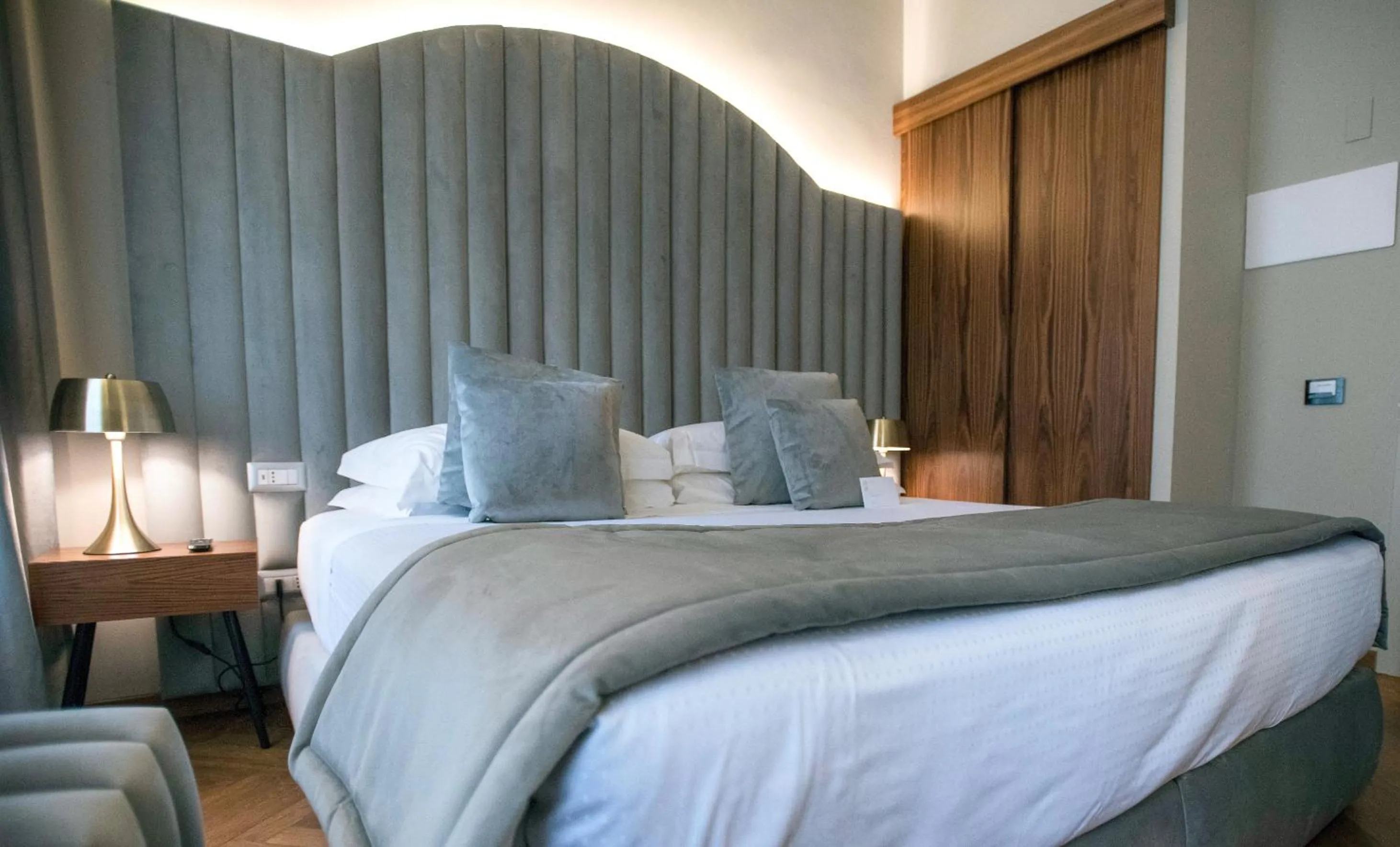 Bedroom, Bed in Antico Albergo del Sole al Pantheon