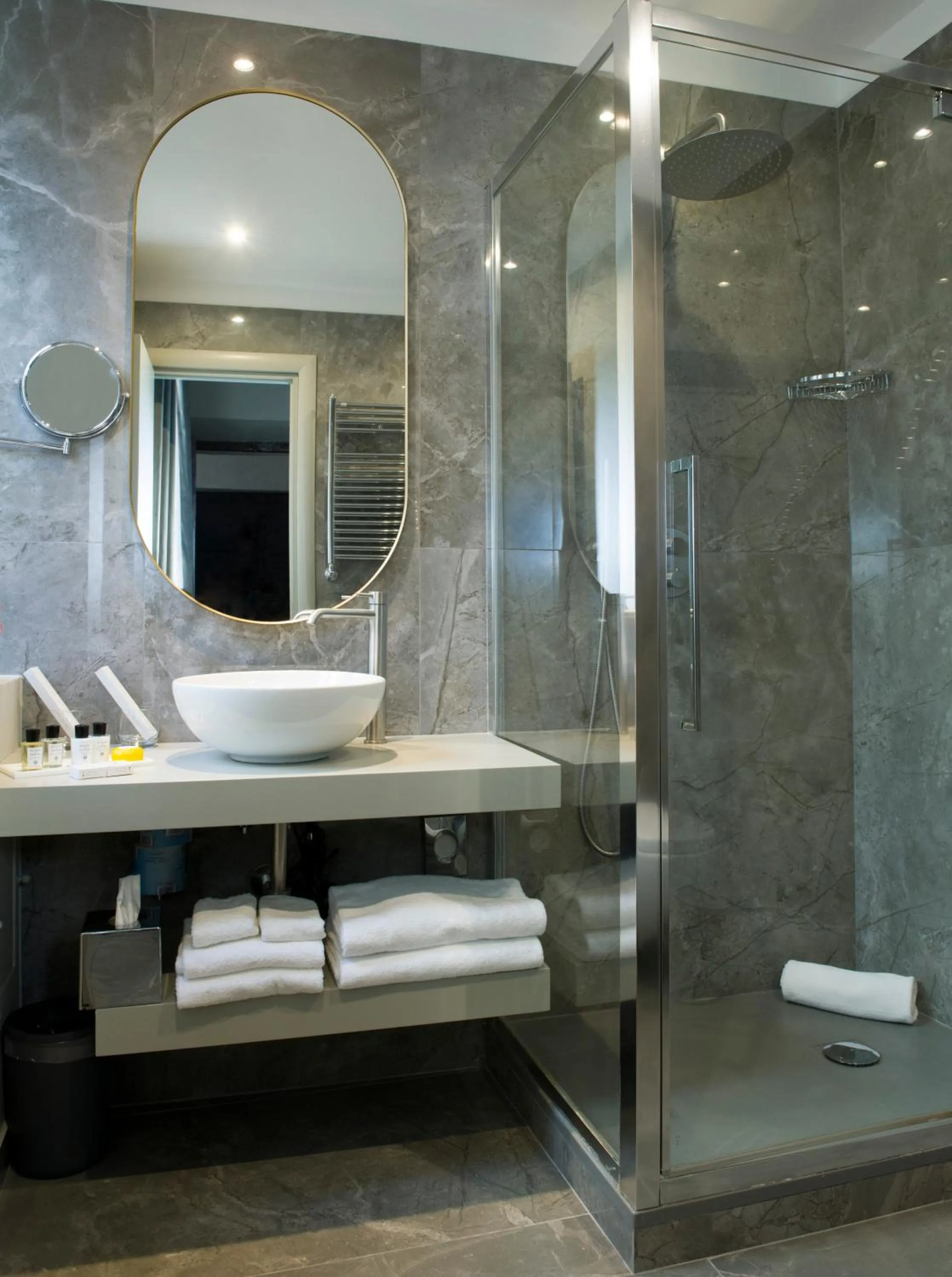 Bathroom in Antico Albergo del Sole al Pantheon