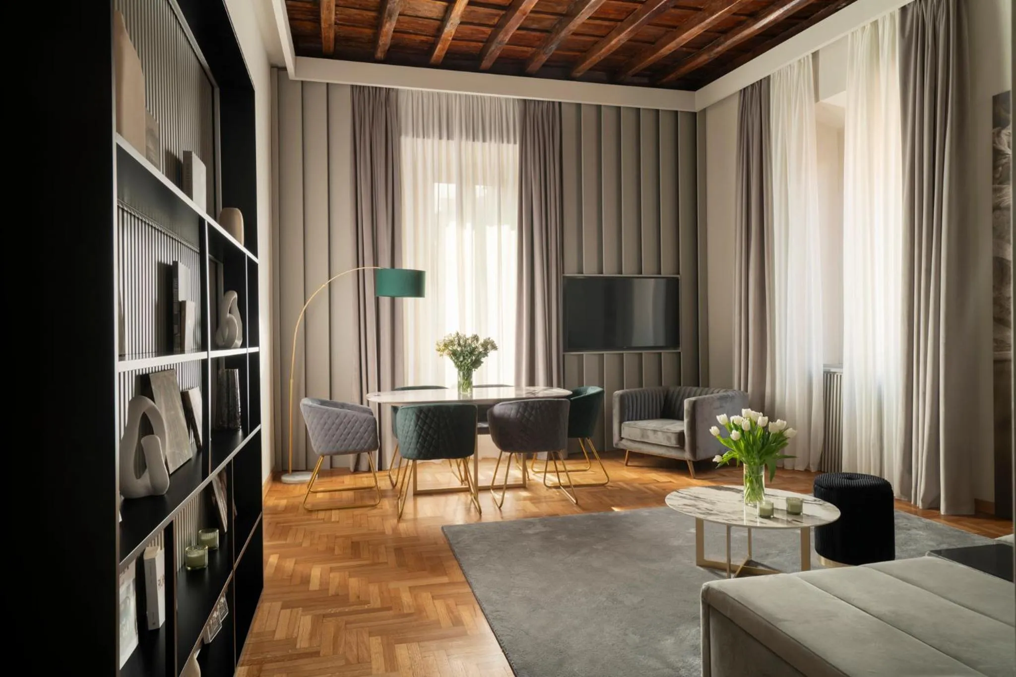 Communal lounge/ TV room in Antico Albergo del Sole al Pantheon