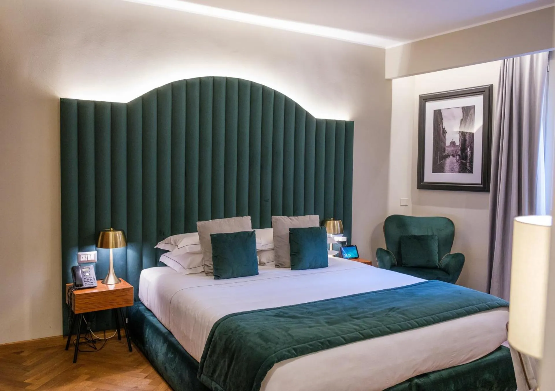 Bedroom, Bed in Antico Albergo del Sole al Pantheon