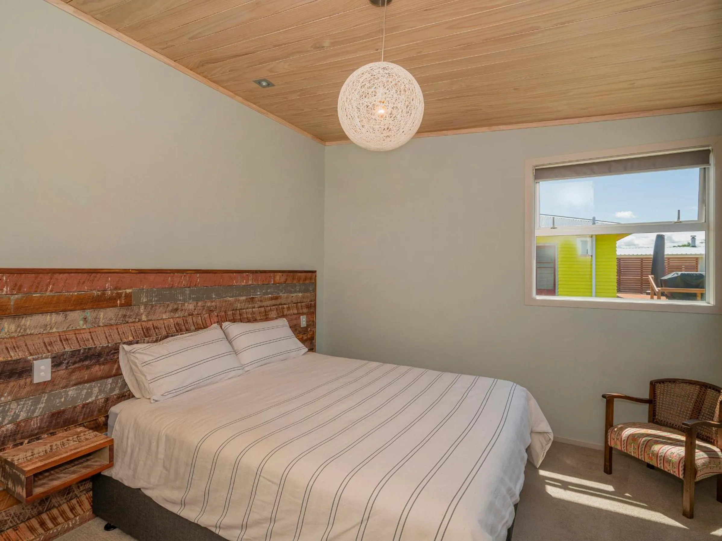Shower, Bed in Castaway Bach - Whangamata Holiday Home