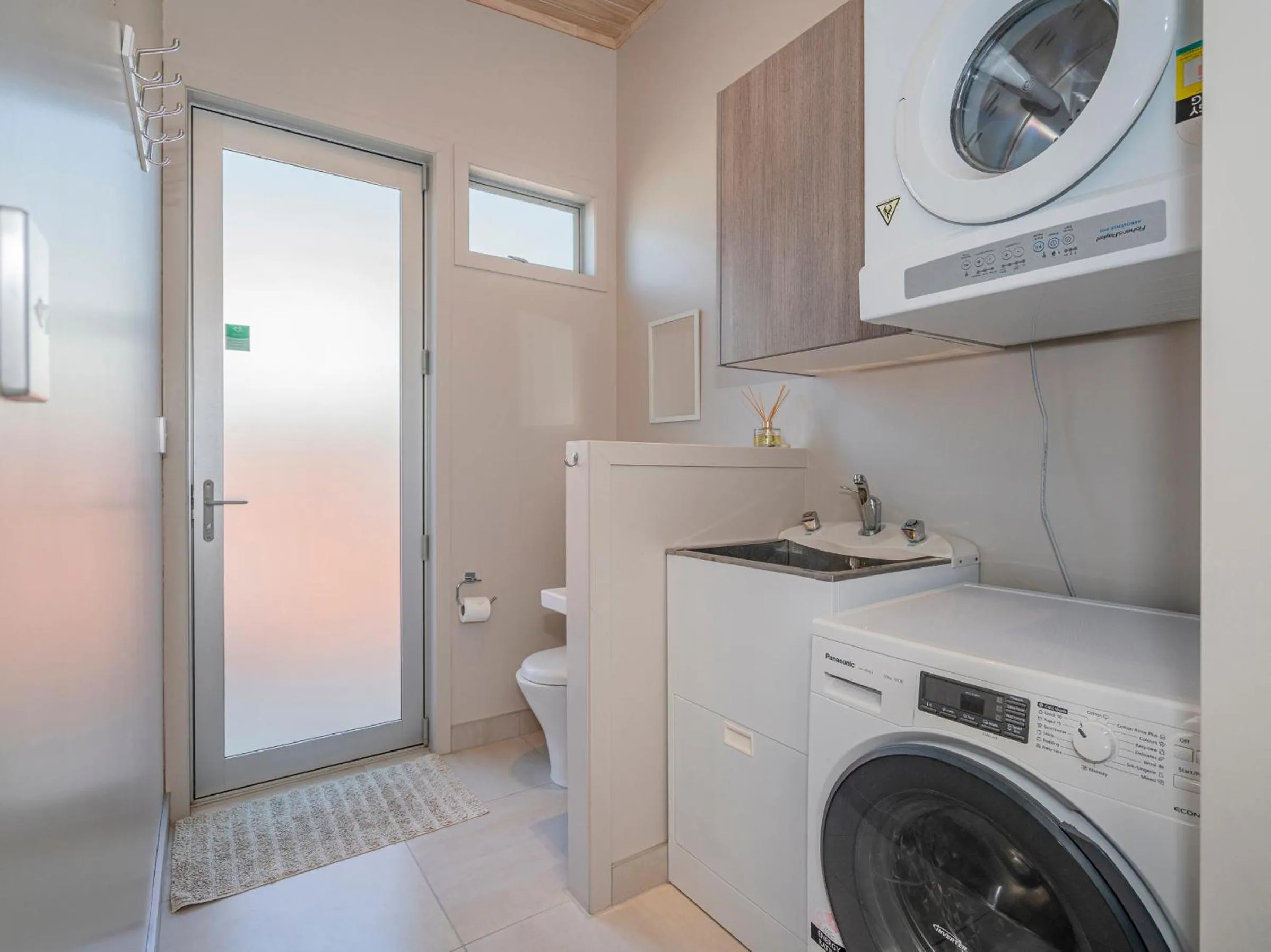 Shower in Castaway Bach - Whangamata Holiday Home