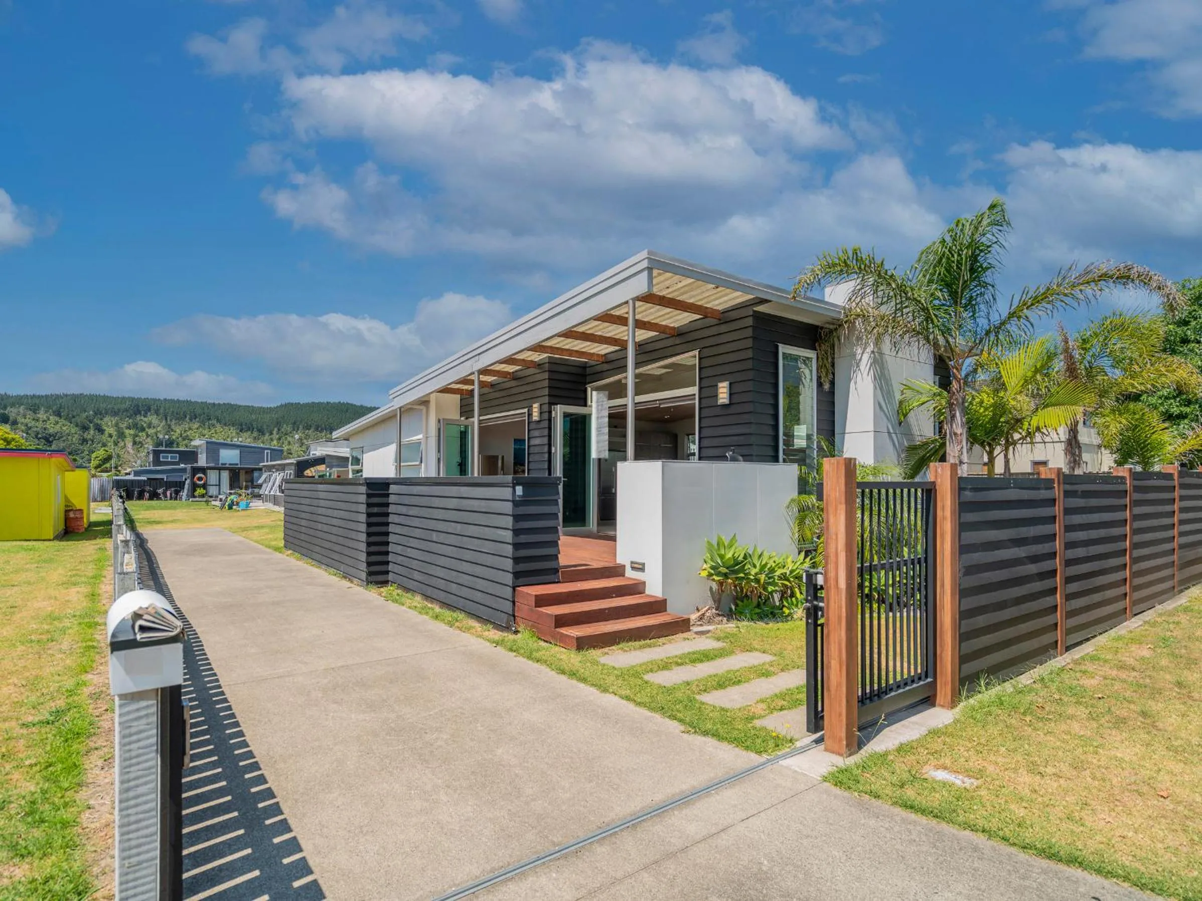 Shower in Castaway Bach - Whangamata Holiday Home