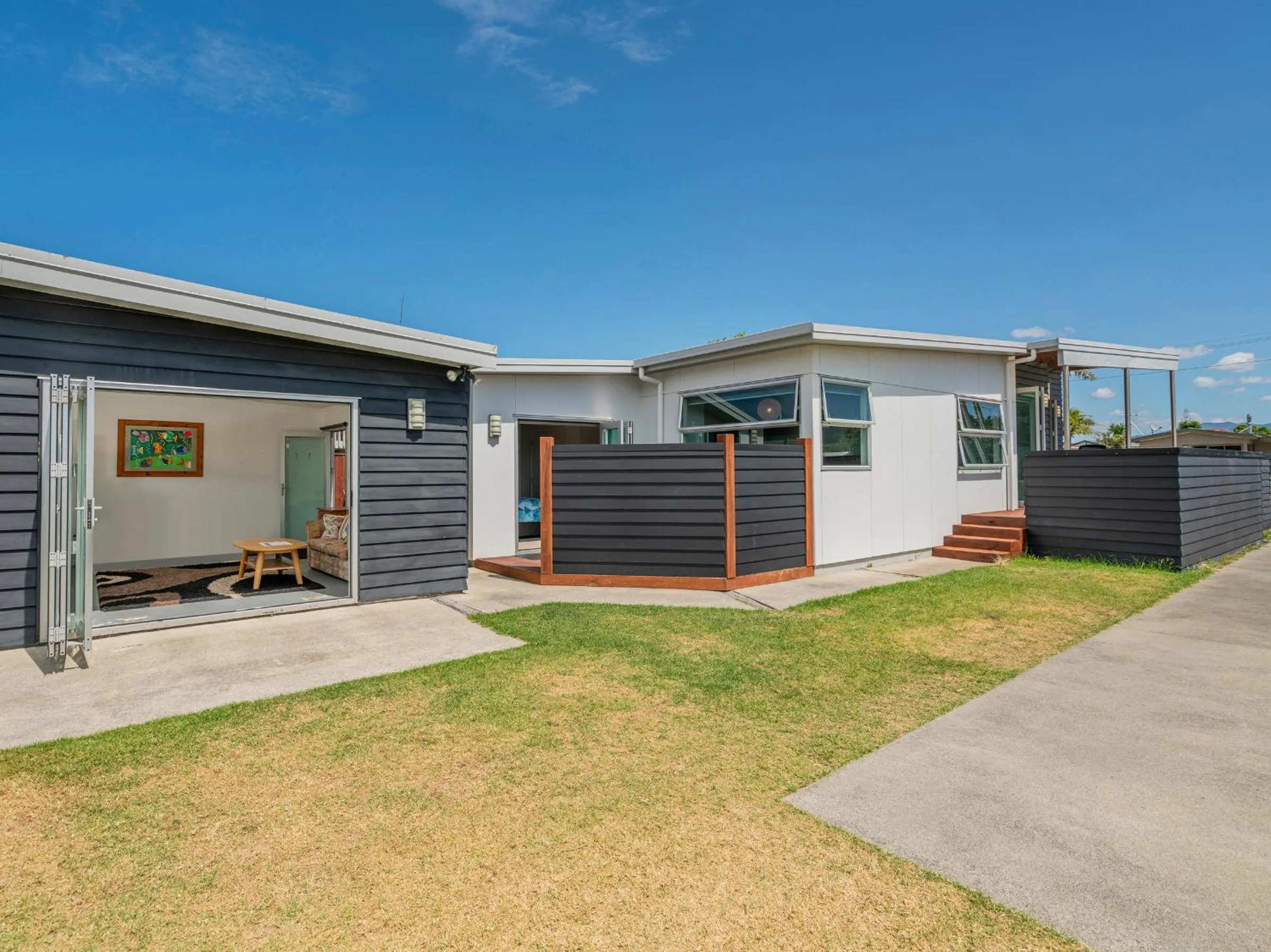 Shower in Castaway Bach - Whangamata Holiday Home