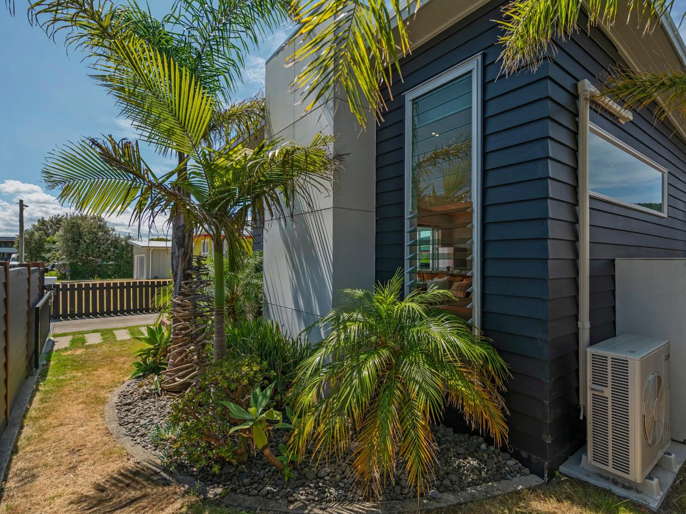 Shower in Castaway Bach - Whangamata Holiday Home