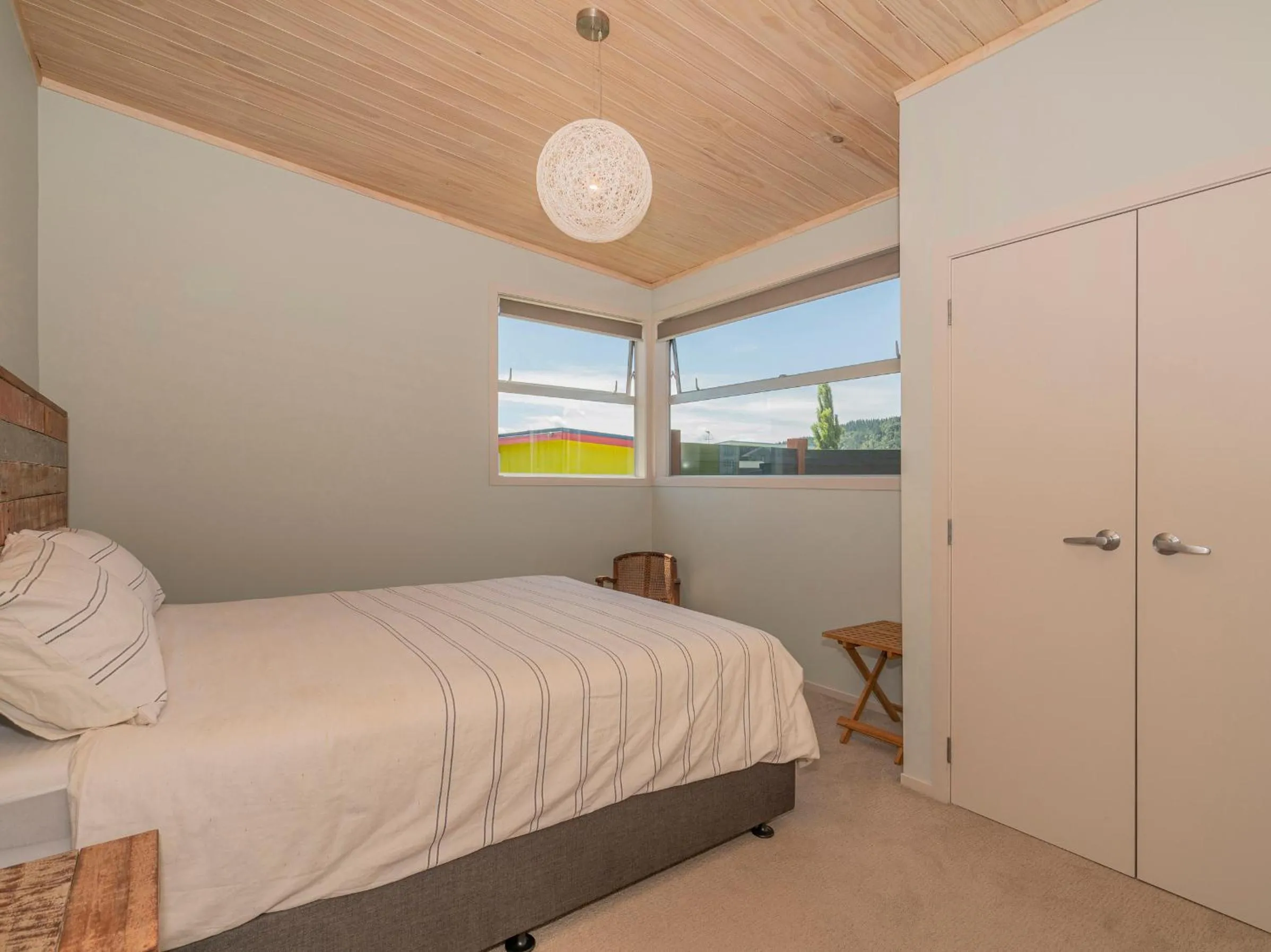 Shower, Bed in Castaway Bach - Whangamata Holiday Home