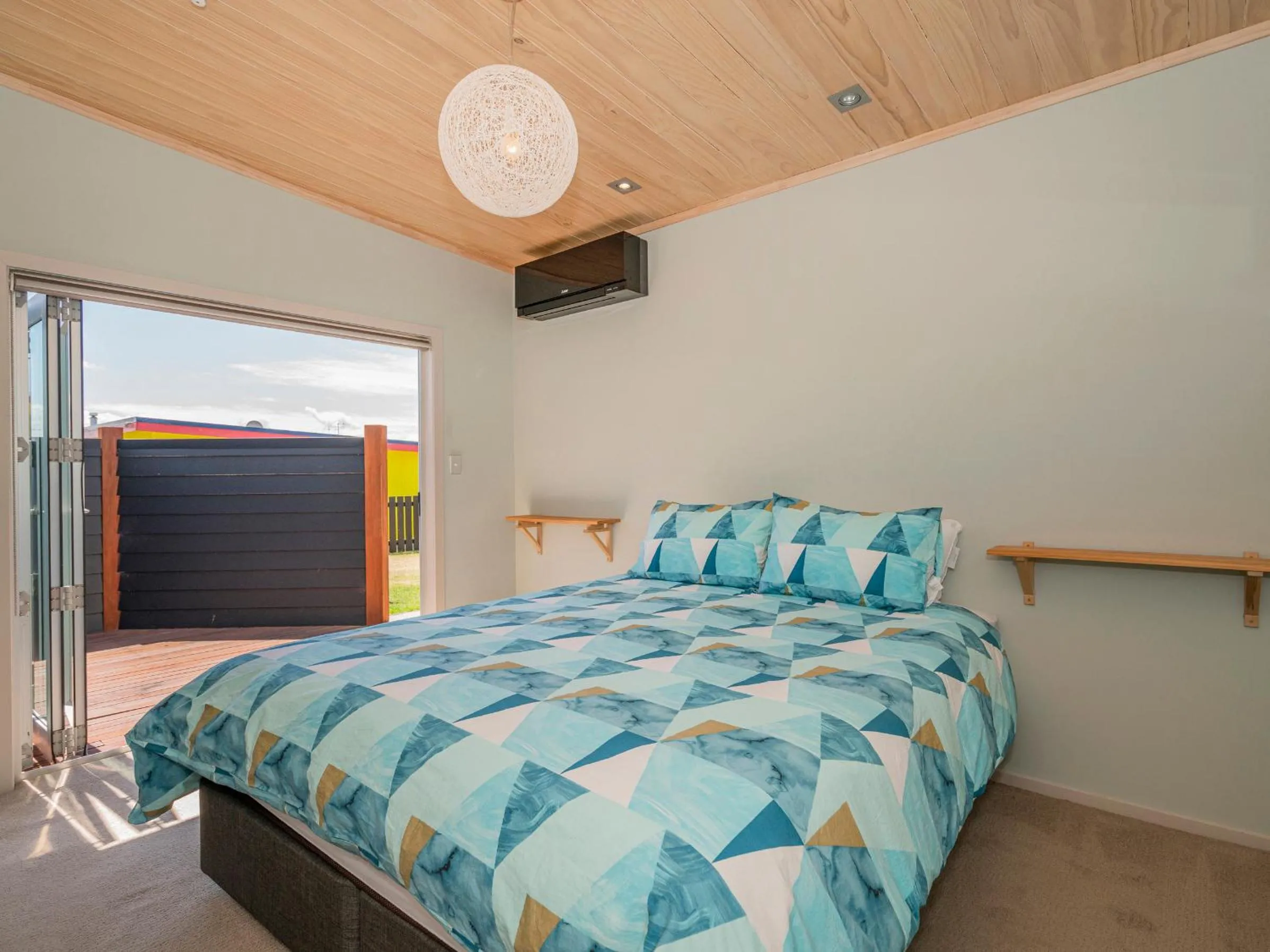 Shower, Bed in Castaway Bach - Whangamata Holiday Home