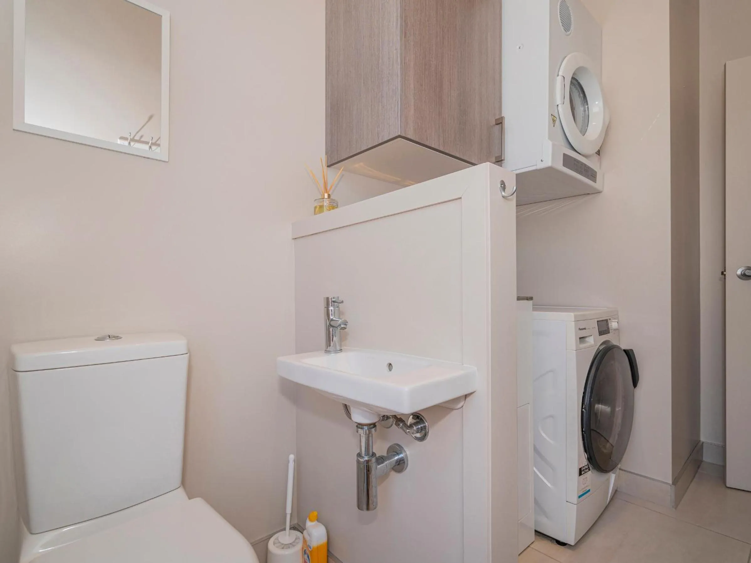Shower in Castaway Bach - Whangamata Holiday Home