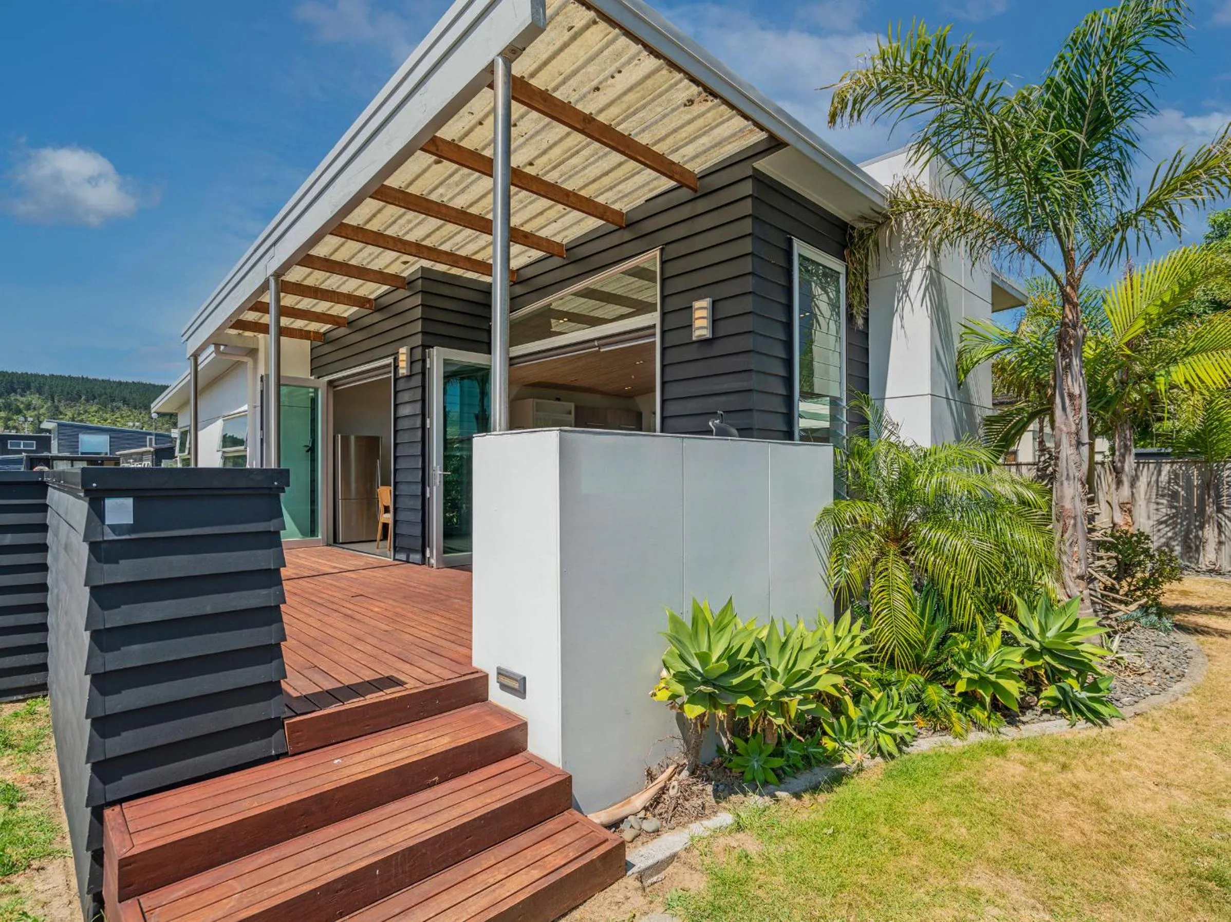 Shower in Castaway Bach - Whangamata Holiday Home