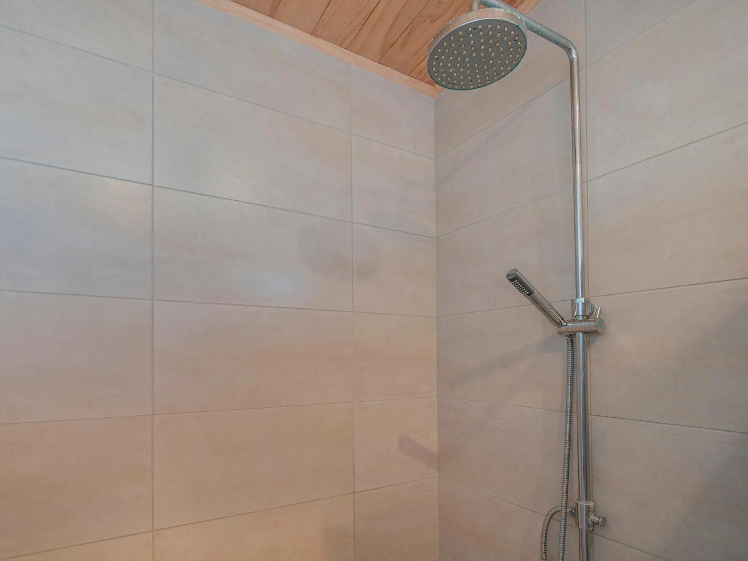 Shower in Castaway Bach - Whangamata Holiday Home
