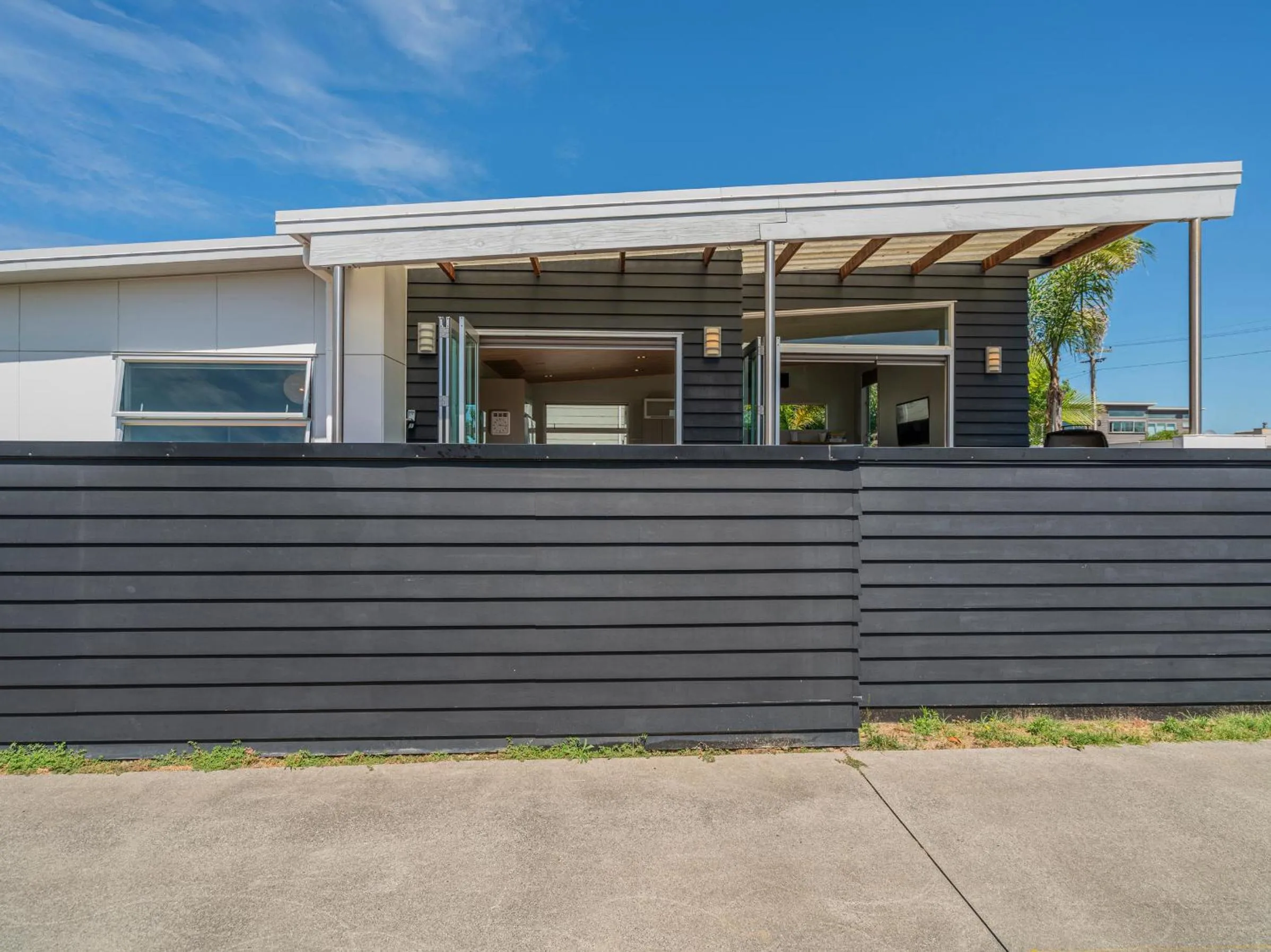 Shower in Castaway Bach - Whangamata Holiday Home