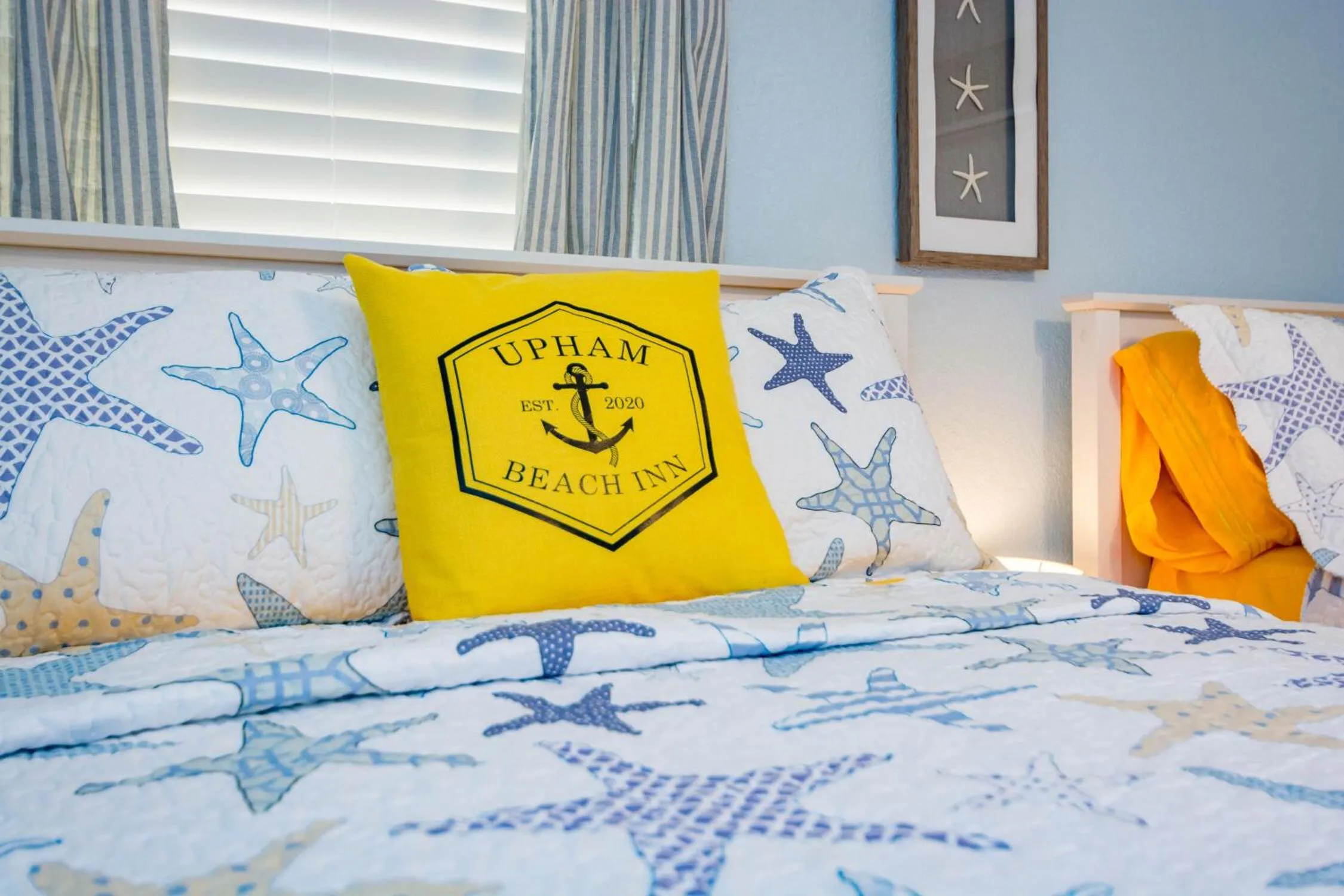 Bed in Upham Beach Inn