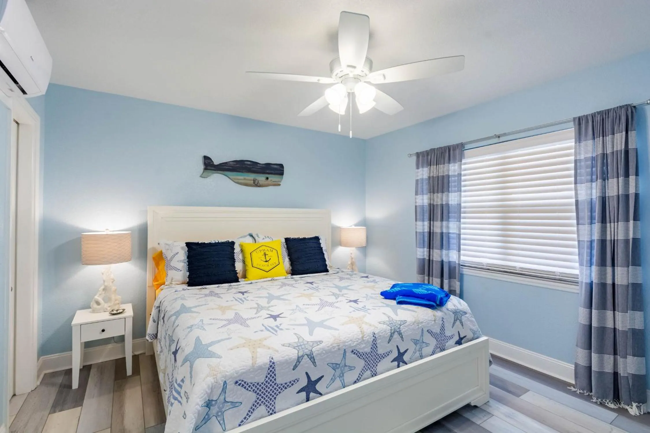 Bed in Upham Beach Inn