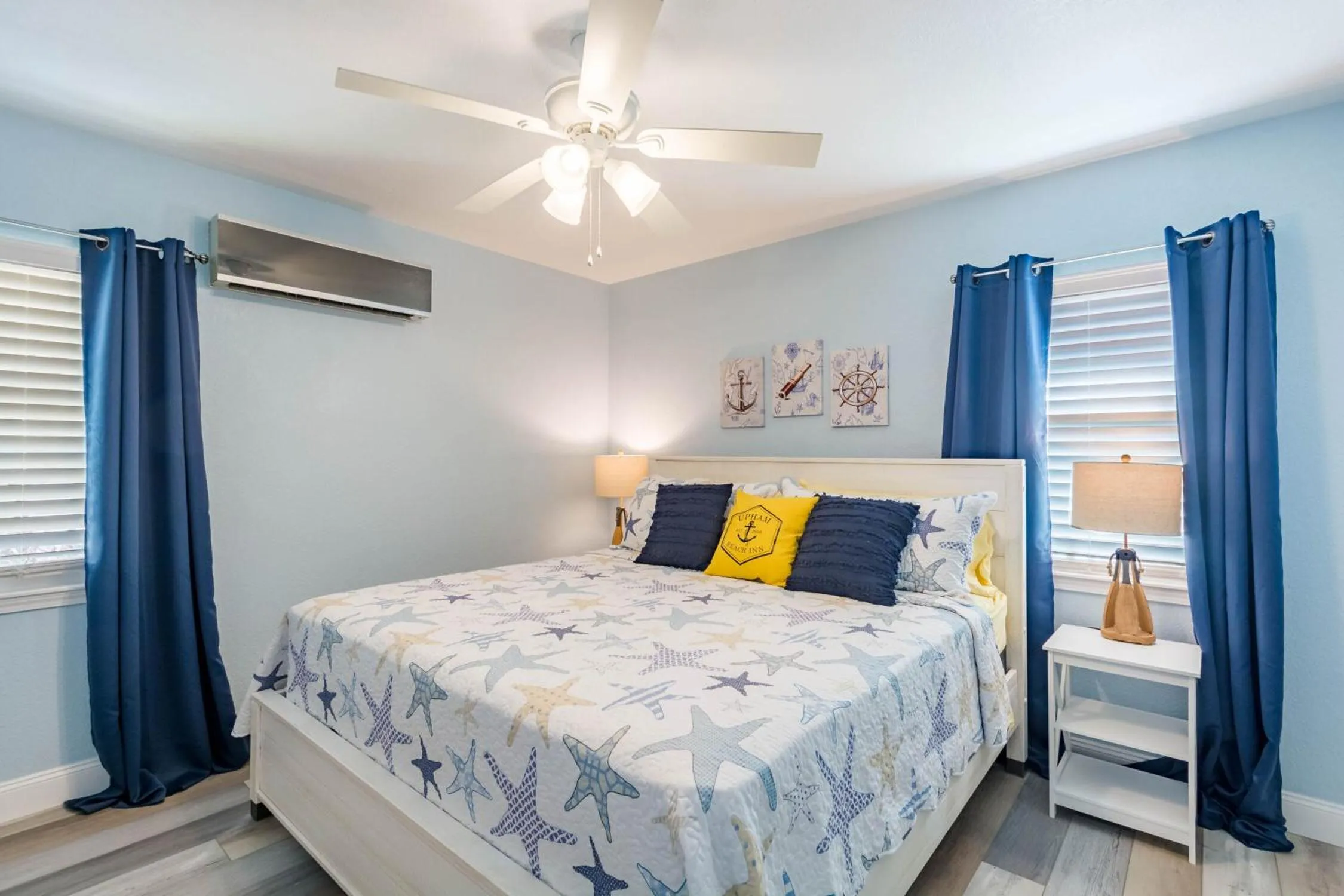 Bed in Upham Beach Inn