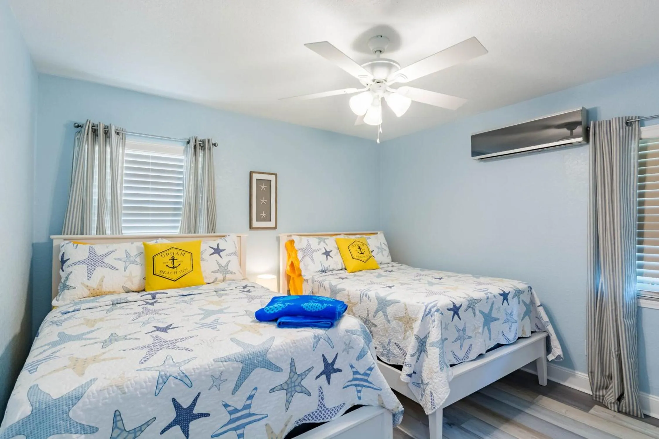 Bed in Upham Beach Inn