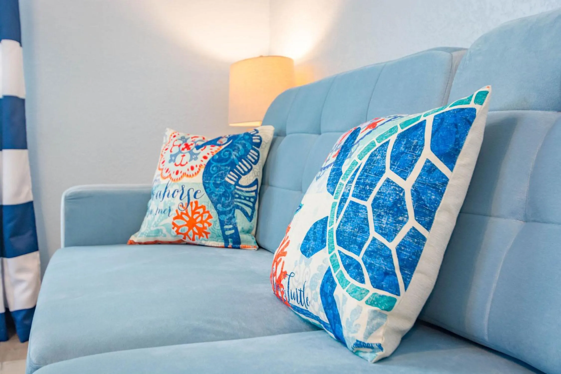 Living room in Upham Beach Inn